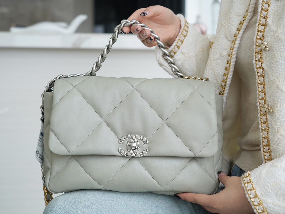 𝗖𝗛𝗔𝗡𝗘𝗟 ❶❾ 𝗕𝗔𝗚 Original lambskin series ❥ Genuine leather ❥ Medium ❥ Light grey