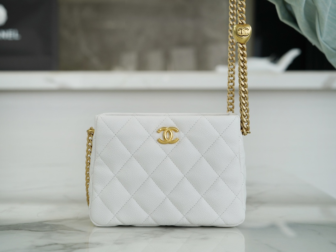 𝗖𝗛𝗔𝗡𝗘𝗟✦ 23P Spring Summer New Love Adjustable Buckle HoBo Bag White