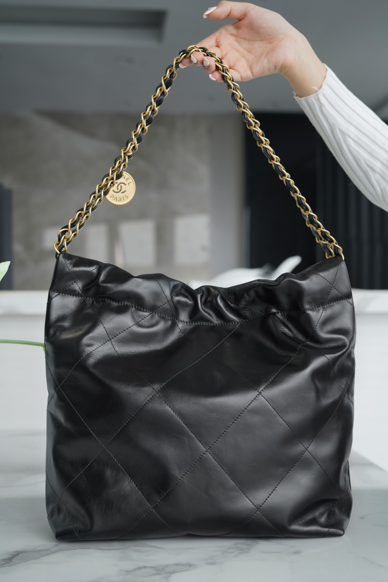 𝗖𝗛𝗔𝗘𝗡𝗟 ✦𝟐𝟐𝗣 spring and summer new 𝟐𝟐 handbag authentic tail leather black gold