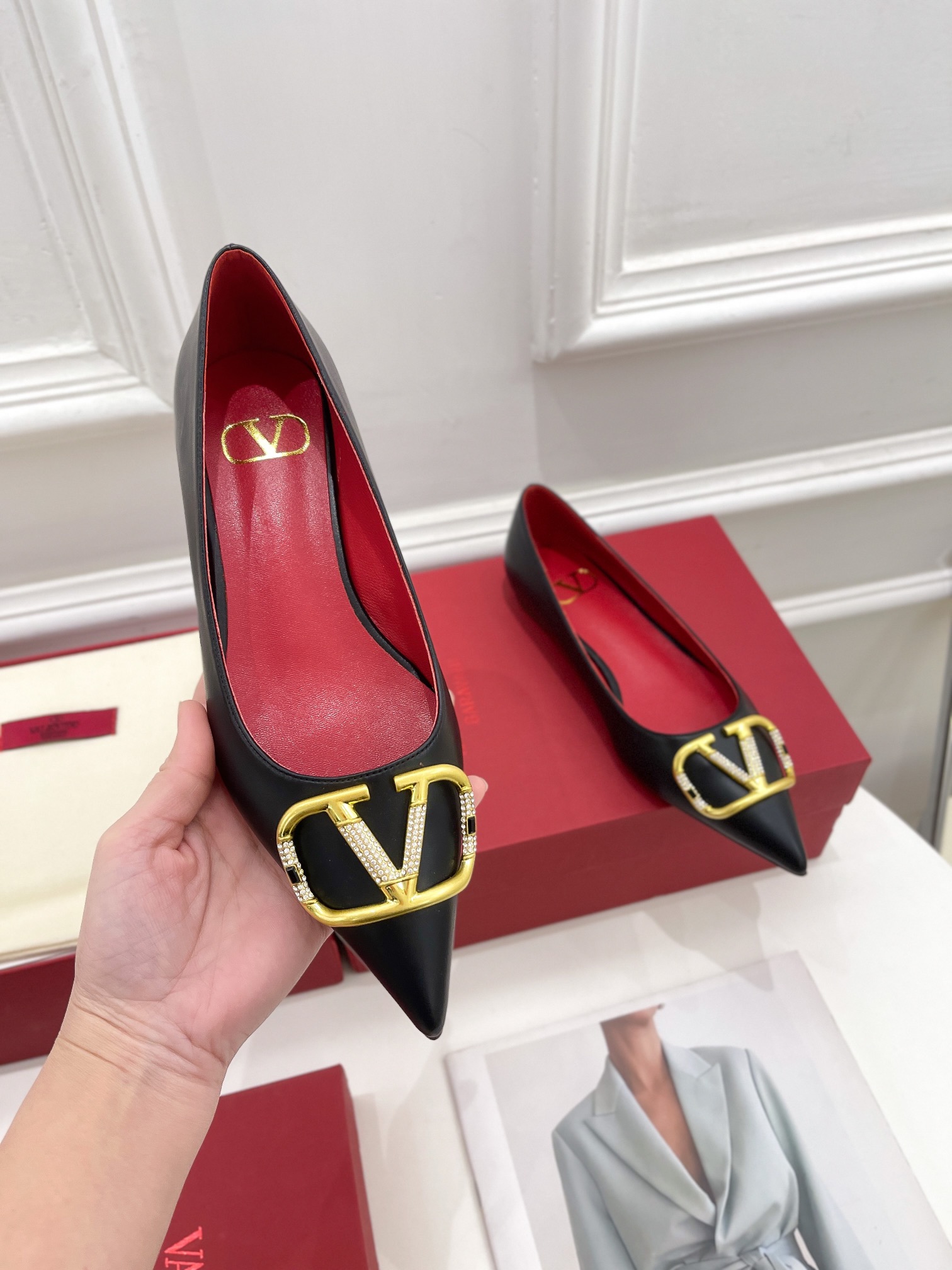 【Valentino】𝟐𝟎𝟐𝟏/𝐒𝐒 𝐧𝐞𝐰 Valentino 2022 spring and summer new large V diamond buckle high heels on the new