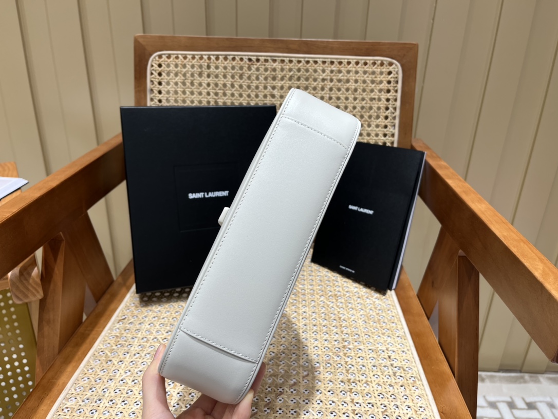 SAINT LAURENT Model: 657228 plain original leather.JD