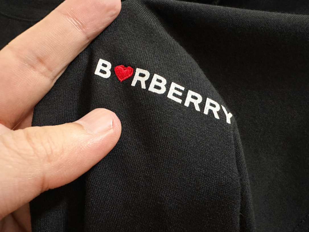 Burberry...Pressed Velvet Love Knight Round Neck Short Sleeve T