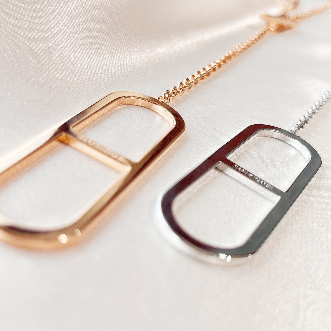 Hermes necklace