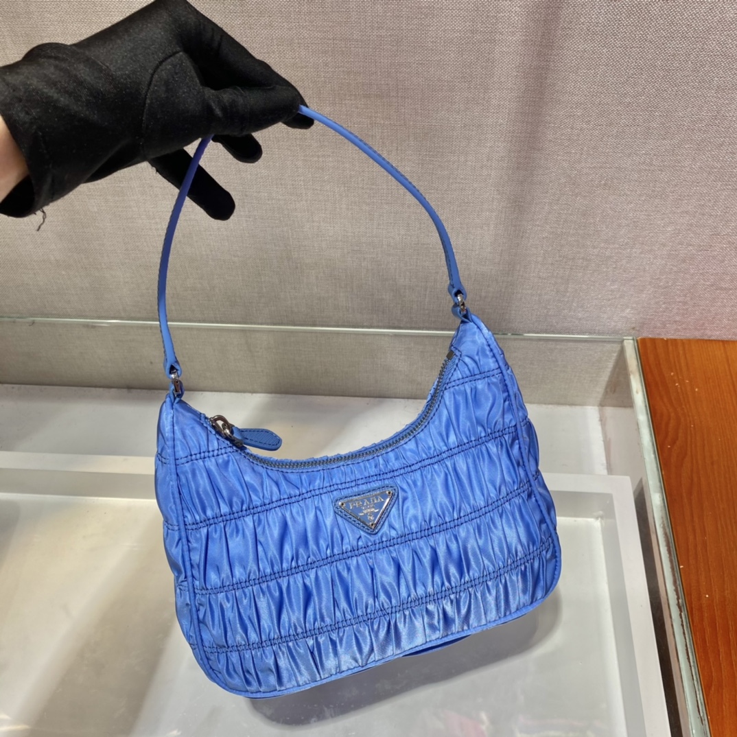 𝐏𝐑𝐀𝐃𝐀 nylon crinkle Hobo underarm bag