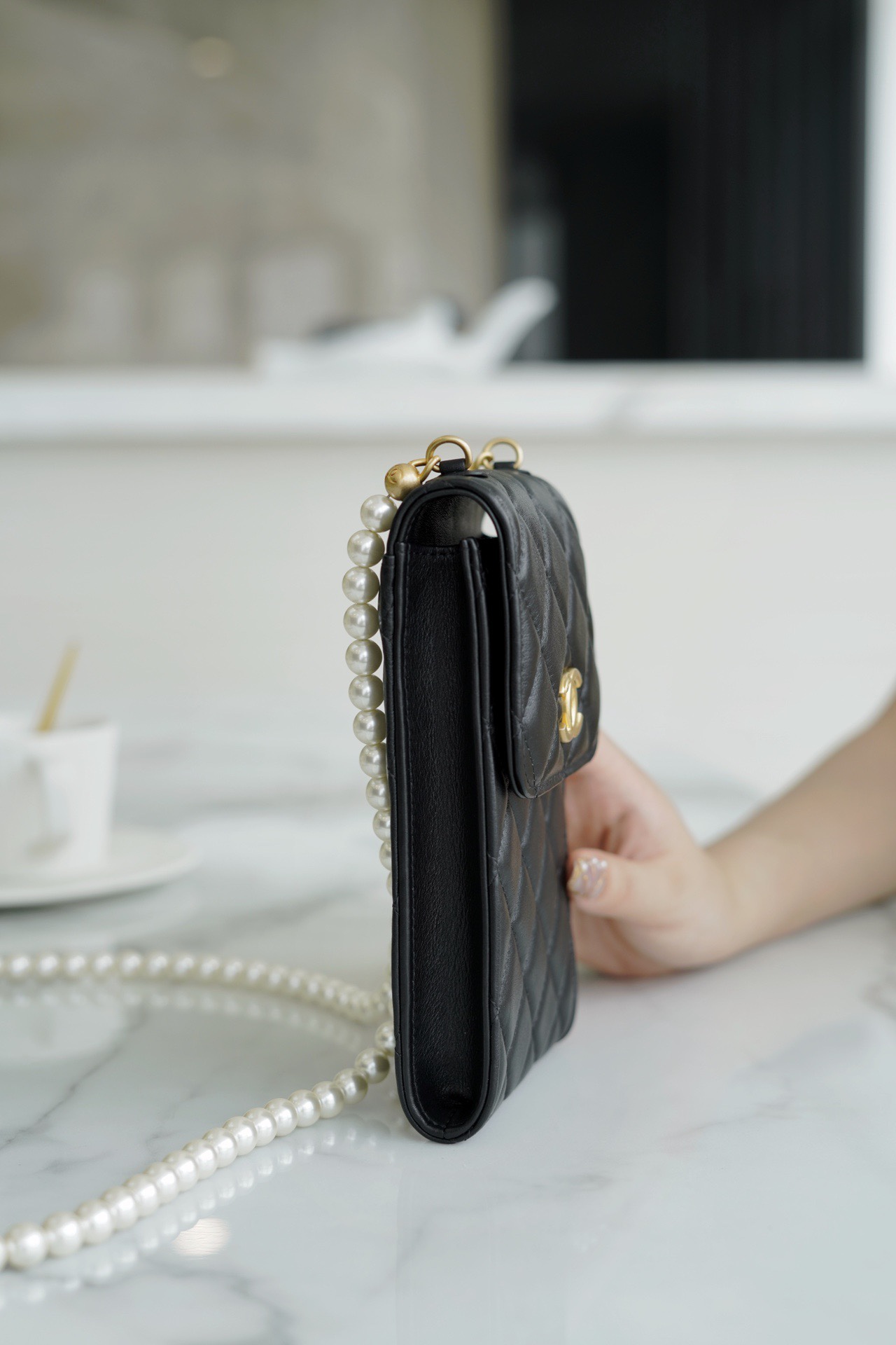 𝗖𝗛𝗔𝗘𝗡𝗟✦2021 𝗦𝘀 New for spring and summer Artificial pearls and calfskin body Pearl phone bag