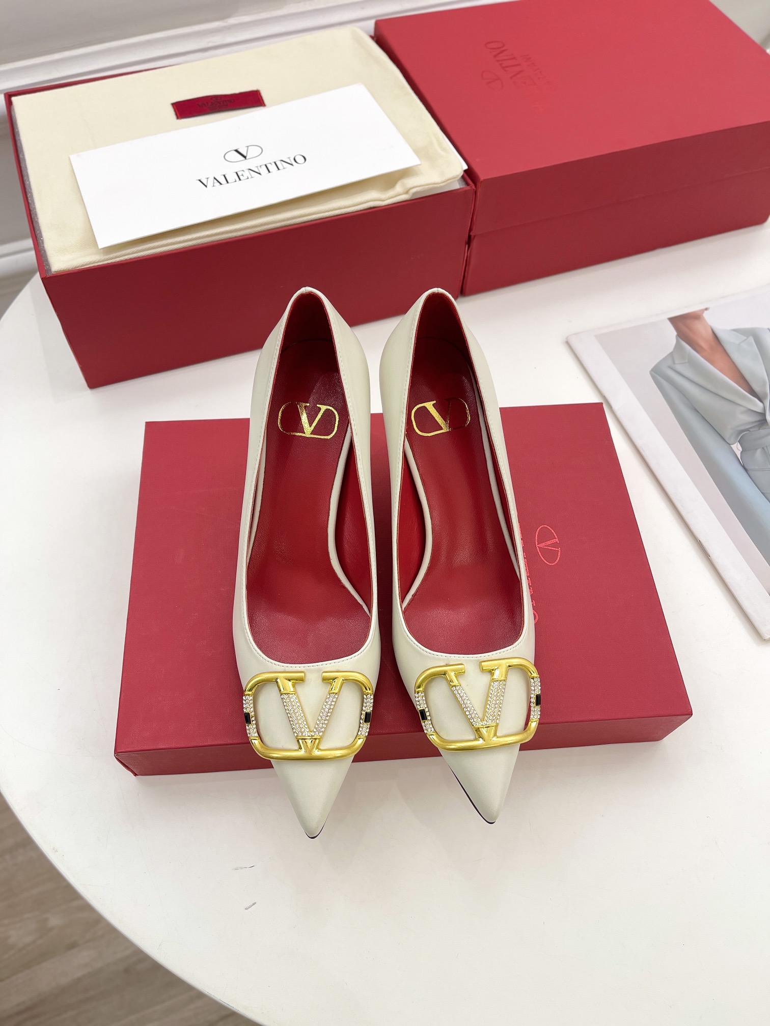 【Valentino】𝟐𝟎𝟐𝟏/𝐒𝐒 𝐧𝐞𝐰 Valentino 2022 spring and summer new large V diamond buckle high heels on the new