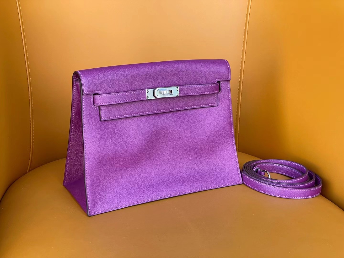 Kelly danse Anemone Purple Silver Buckle