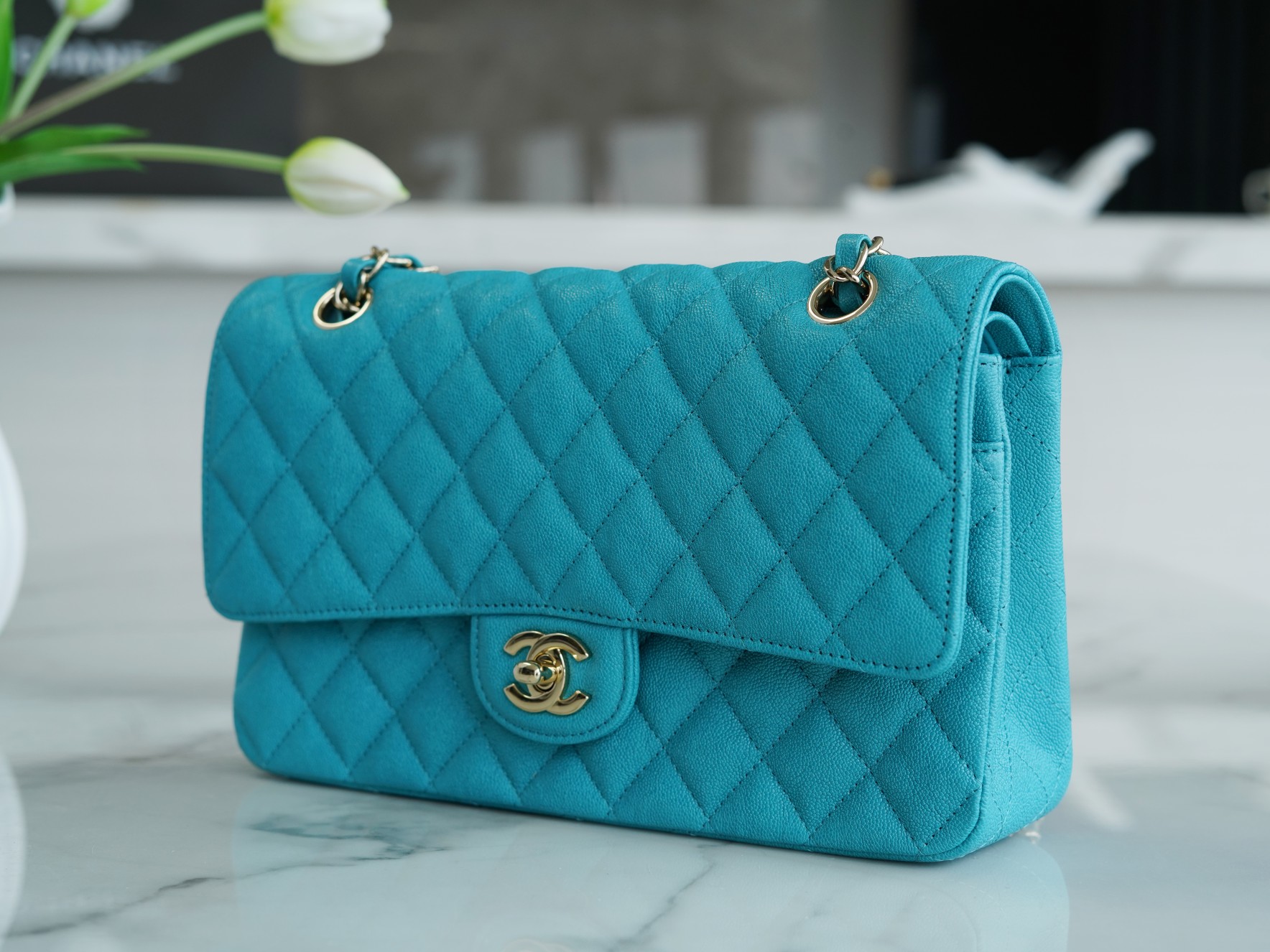 𝐂𝐇𝐀𝐍𝐄𝐋 Classic Flap washed cowhide is made from the most delicate newborn calves Washed fetal cow Medium Peacock Blue