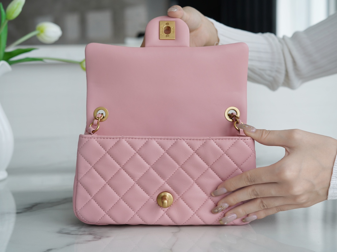 𝗖𝗛𝗔𝗘𝗡𝗟✦ metal ball 𝑴𝒊𝒏𝒊 genuine leather pink