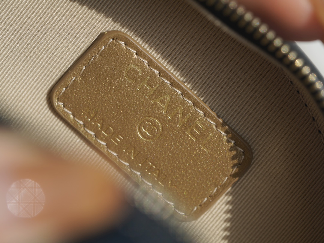 𝐂𝐇𝐀𝐍𝐄𝐋 Metal ball series small round cake〰 Black