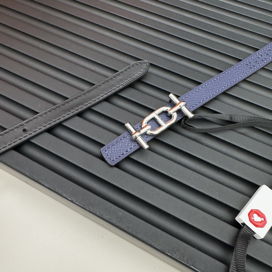 Reversible belt in Hermes Swift and perforated Epsom calfskin