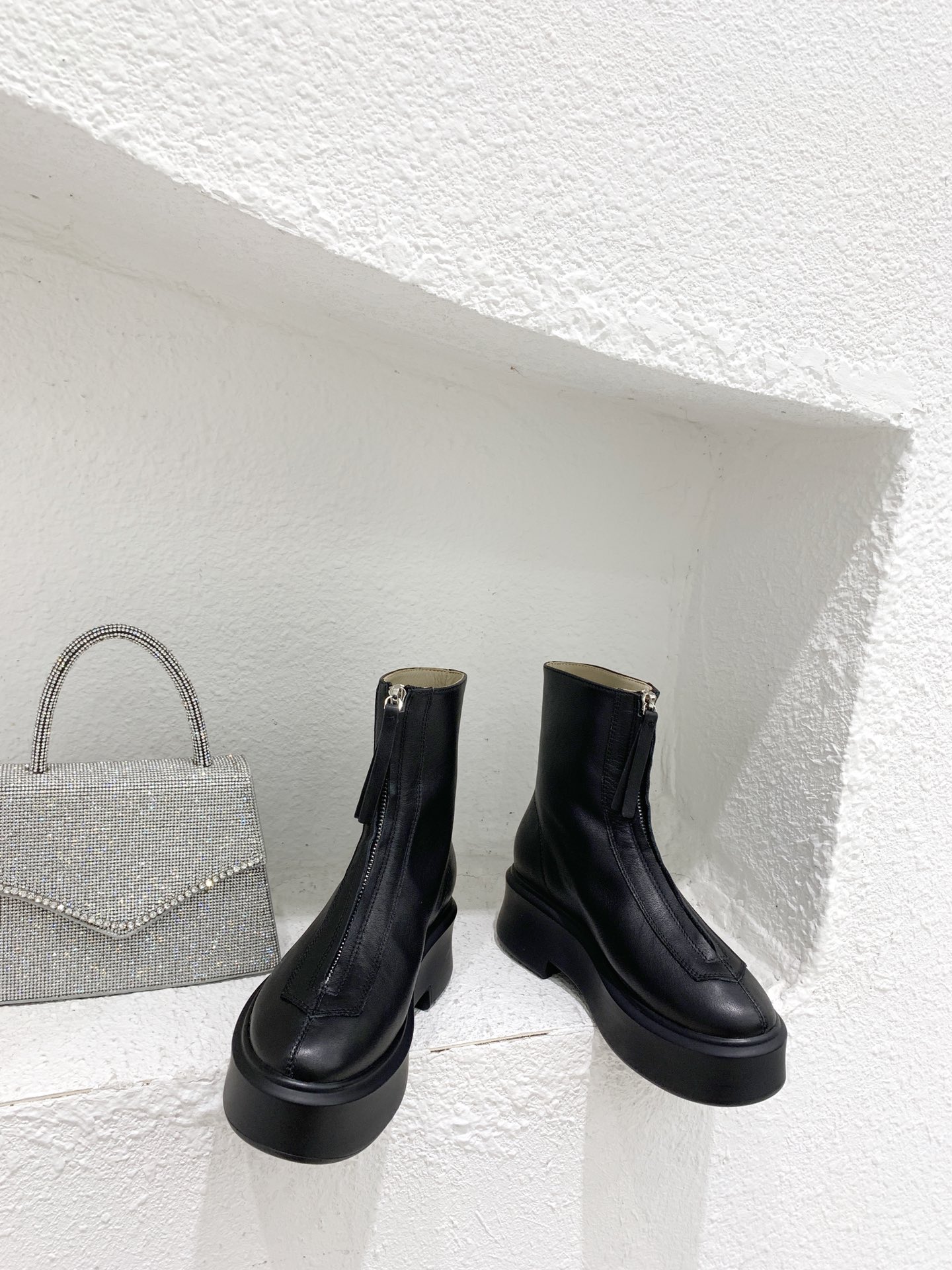 THE ROW · 𝟐𝟎𝟐𝟎 New autumn and winter products, top version ✔️ It's not too late, the original outsole