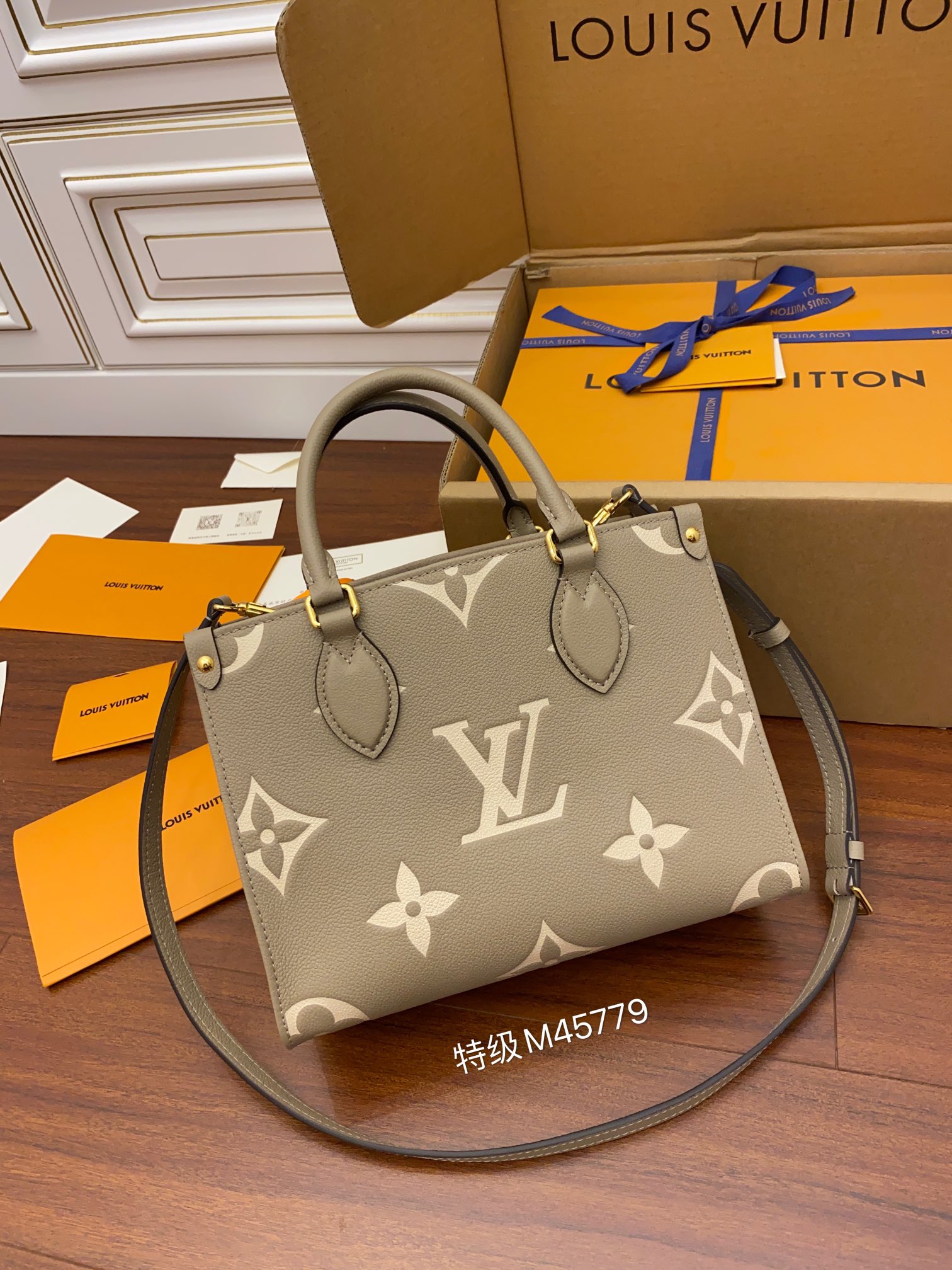 Louis Vuitton tote bag M45779