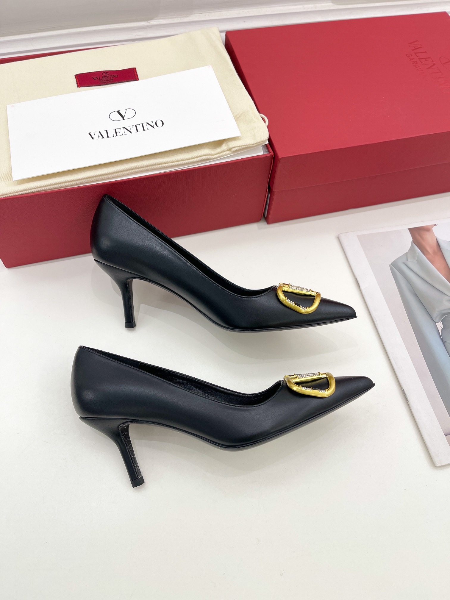 【Valentino】𝟐𝟎𝟐𝟏/𝐒𝐒 𝐧𝐞𝐰 Valentino 2022 spring and summer new large V diamond buckle high heels on the new