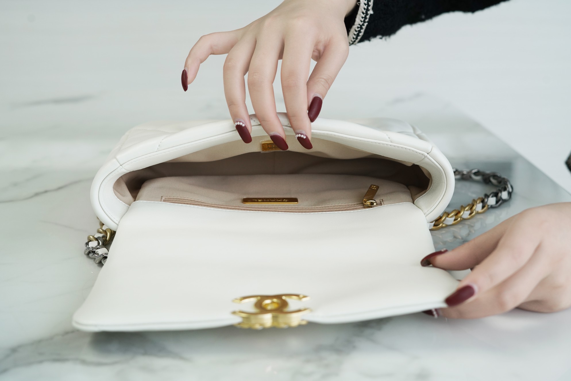 𝗖𝗛𝗔𝗡𝗘𝗟 ❶❾ 𝗕𝗔𝗚 Original Lambskin Series ❥ Genuine Leather ❥ Small ❥ Fairy White 💭