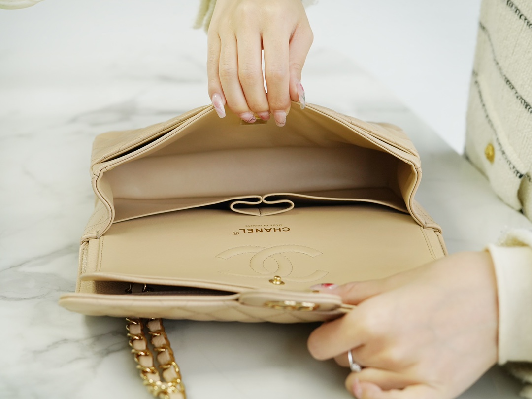 𝐂𝐇𝐀𝐍𝐄𝐋 Classic Flap France 🇫🇷 𝐇𝐚𝐚𝐬Original Caviar 🐂 Genuine Leather Caviar Medium Apricot