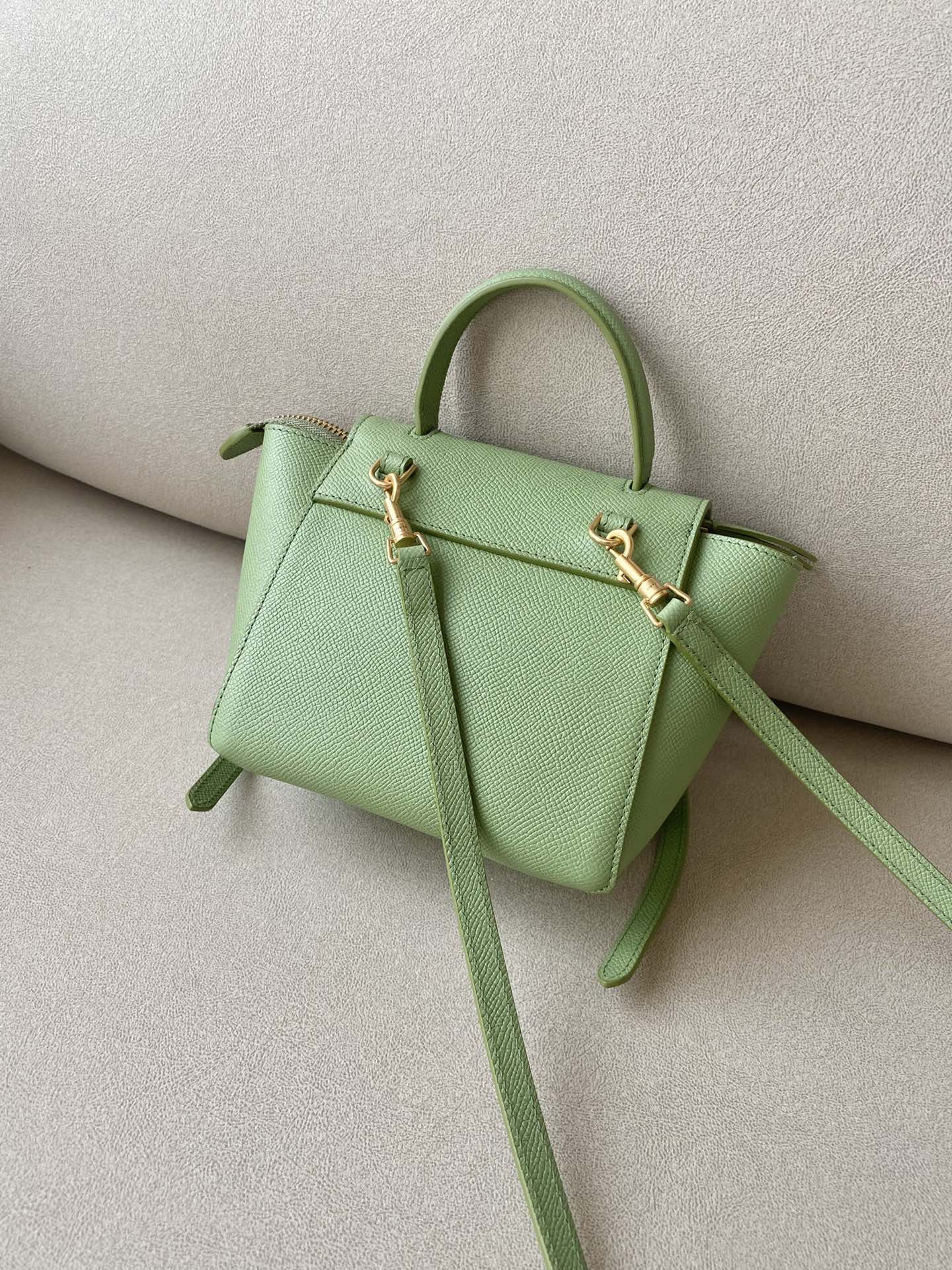 𝐂𝐞𝐥𝐢𝐧𝐞 𝐛𝐞𝐥𝐭 𝐩𝐢𝐜𝐨 𝟏𝟔𝐜𝐦 Grained Calfskin Bag