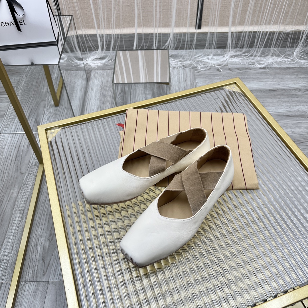 𝐔𝐌𝐀 𝐖𝐀𝐍𝐆｜𝟐𝟎𝟐𝟑/𝐒𝐒 𝐧𝐞𝐰  UMA WANG classic models retro do old ballet shoes