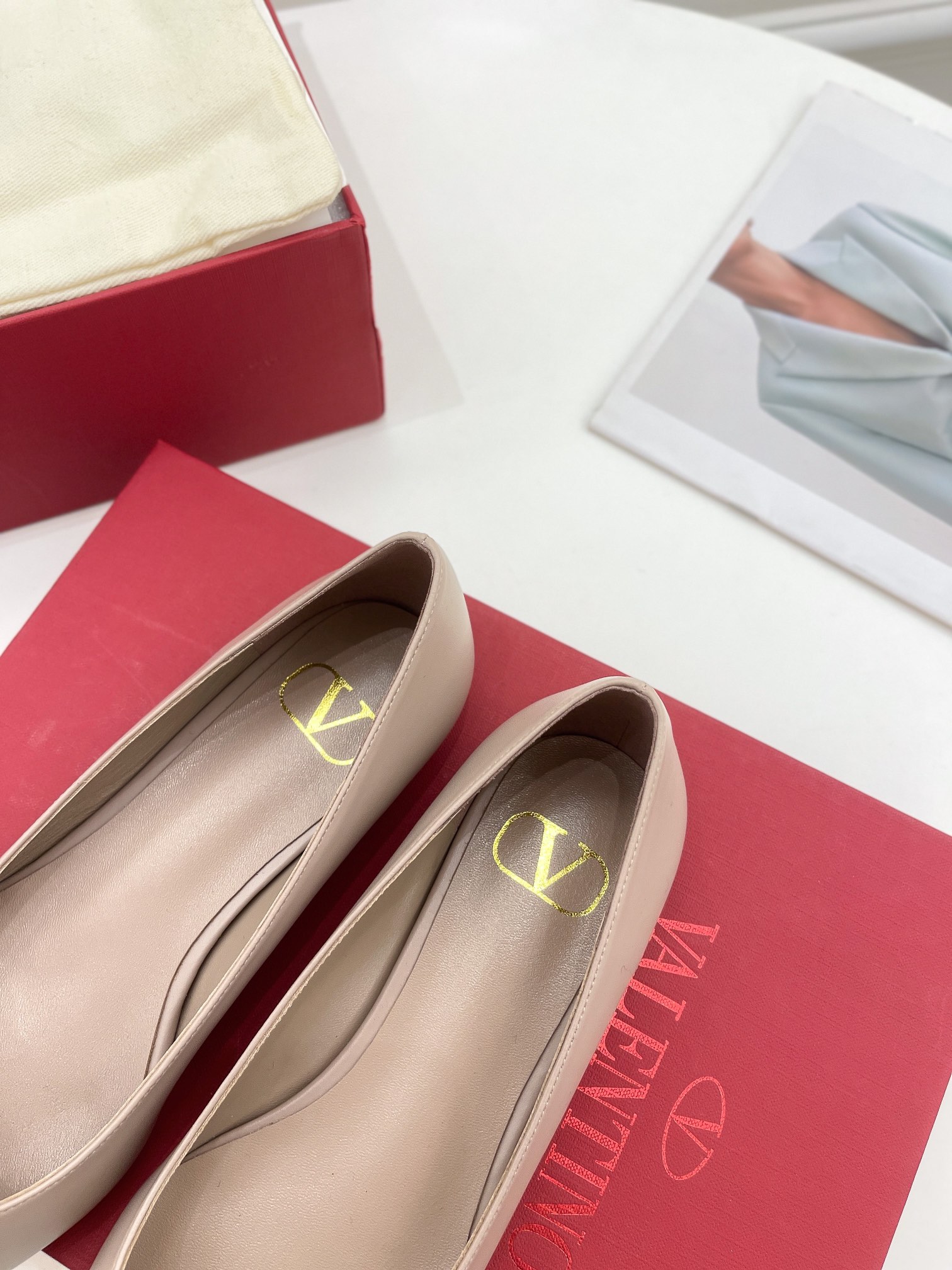 【Valentino】𝟐𝟎𝟐𝟏/𝐒𝐒 𝐧𝐞𝐰 Valentino 2022 spring and summer new large V diamond buckle high heels on the new