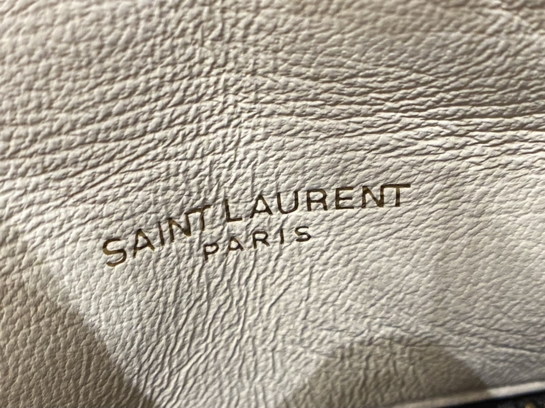 SAINT LAURENT #𝙇𝙤𝙪𝙇𝙤𝙪 𝙥𝙪𝙛𝙛𝙚𝙧#57747 (large silver buckle)