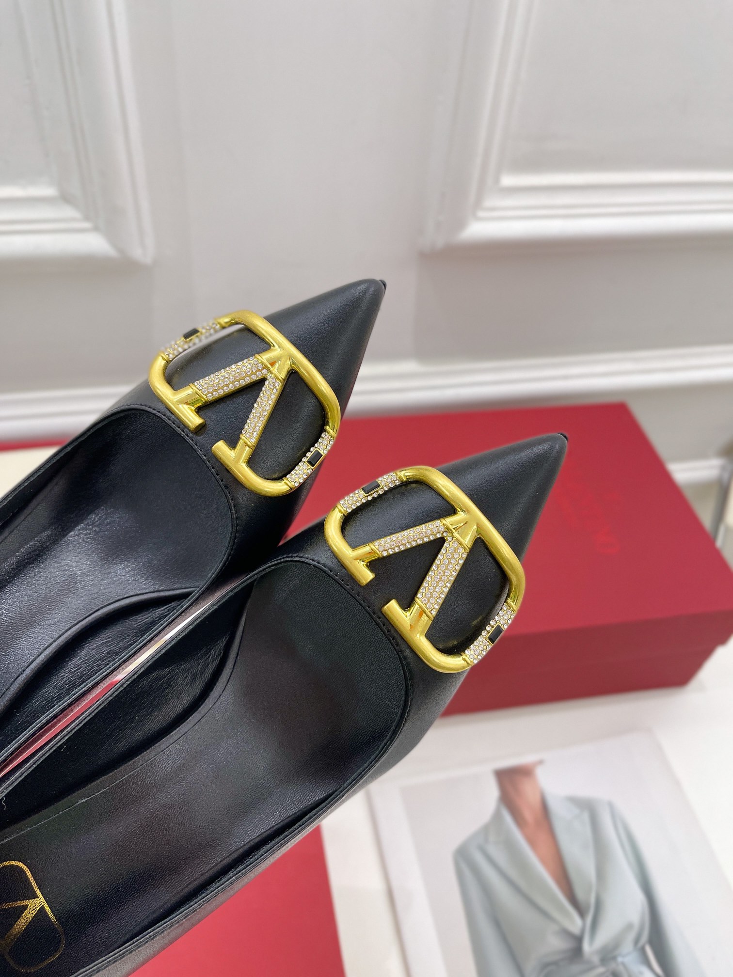 【Valentino】𝟐𝟎𝟐𝟏/𝐒𝐒 𝐧𝐞𝐰 Valentino 2022 spring and summer new large V diamond buckle high heels on the new