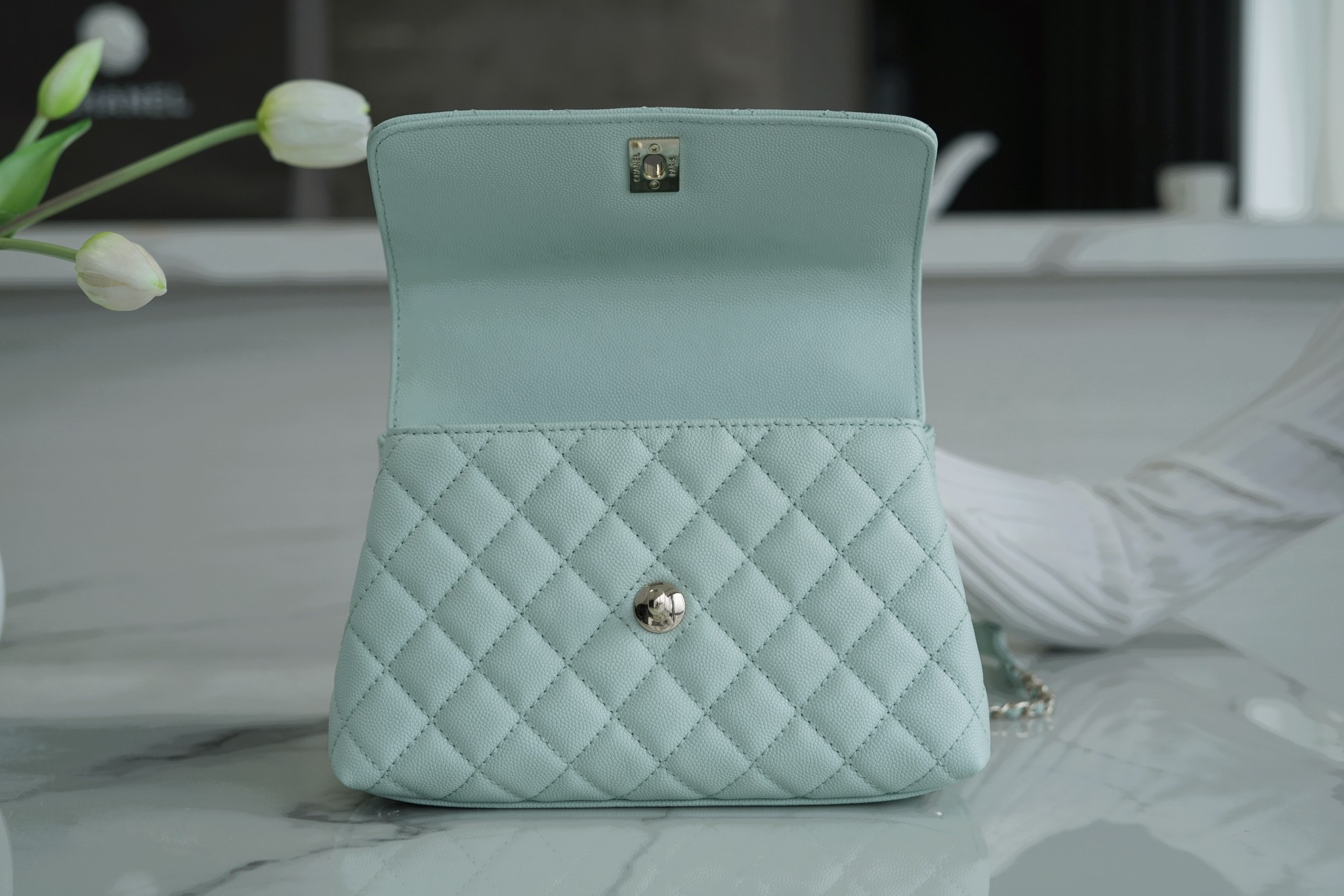 CHANEL 𝑪𝒐𝑪𝒐 𝒉𝒂𝒏𝒅𝒍 𝒆 New cowhide handle small 𝙗𝙖𝙗𝙮 blue