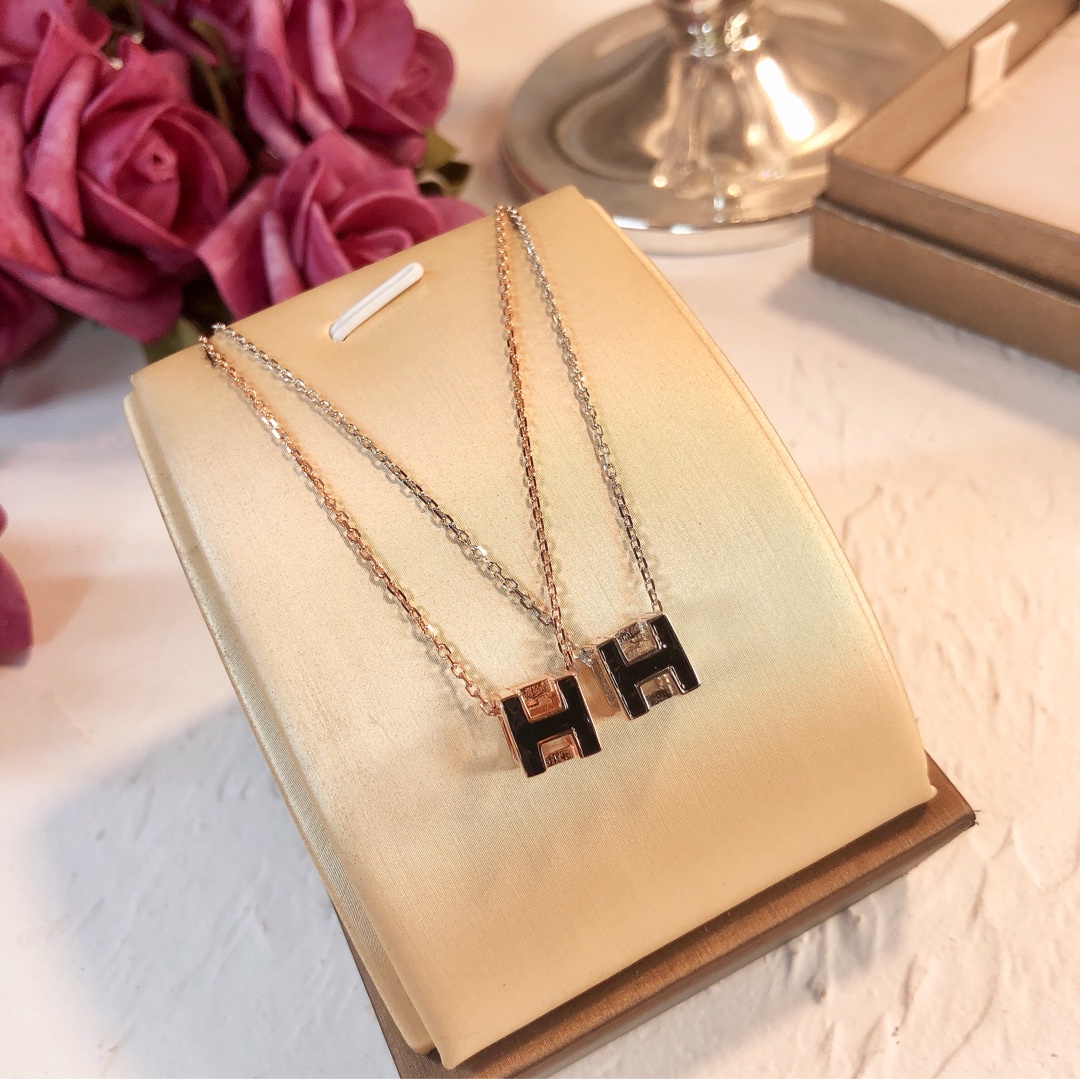 Hermes necklace