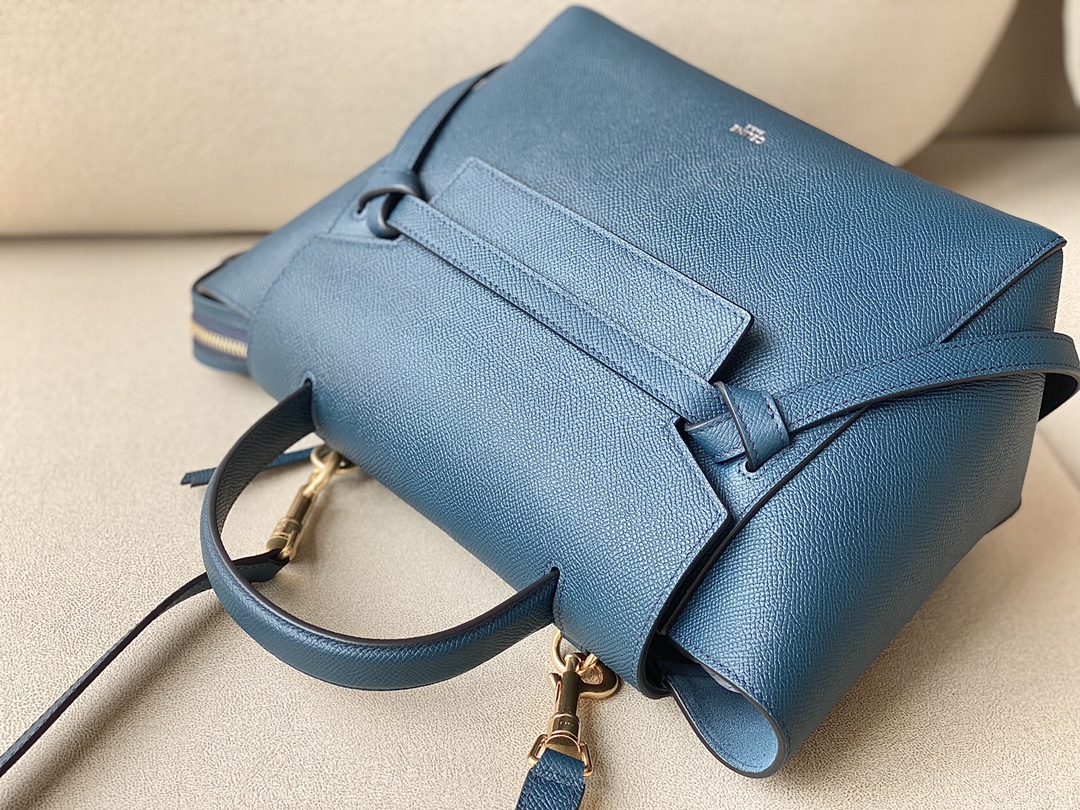 𝐂𝐞𝐥𝐢𝐧𝐞 BELT MICRO BAG in grained calfskin