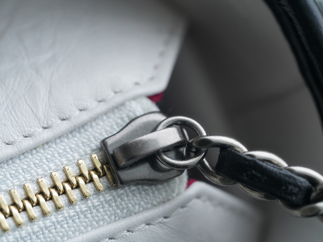 𝗖𝗵𝗮𝗻𝗲𝗹 𝗚𝗮𝗯𝗿𝗶𝗲𝗹𝗲❥ classic stray bag Italy 🇮🇹 