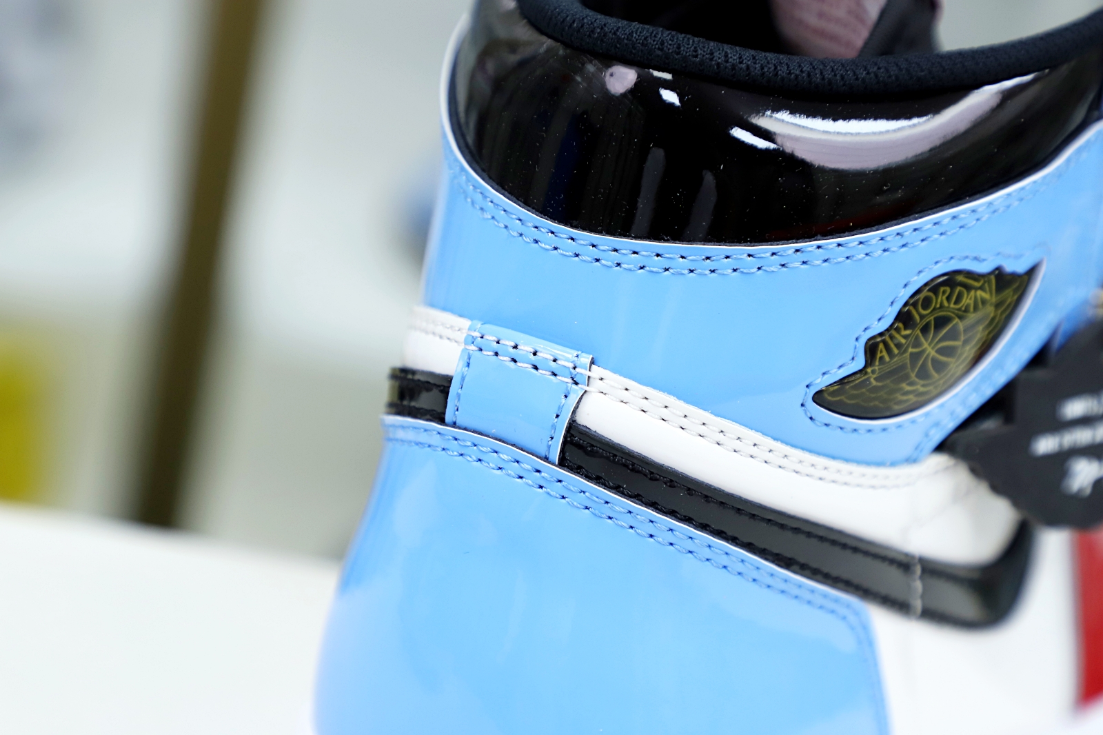 AIR JORDAN 1 RETRO HIGH OG FEARLESS