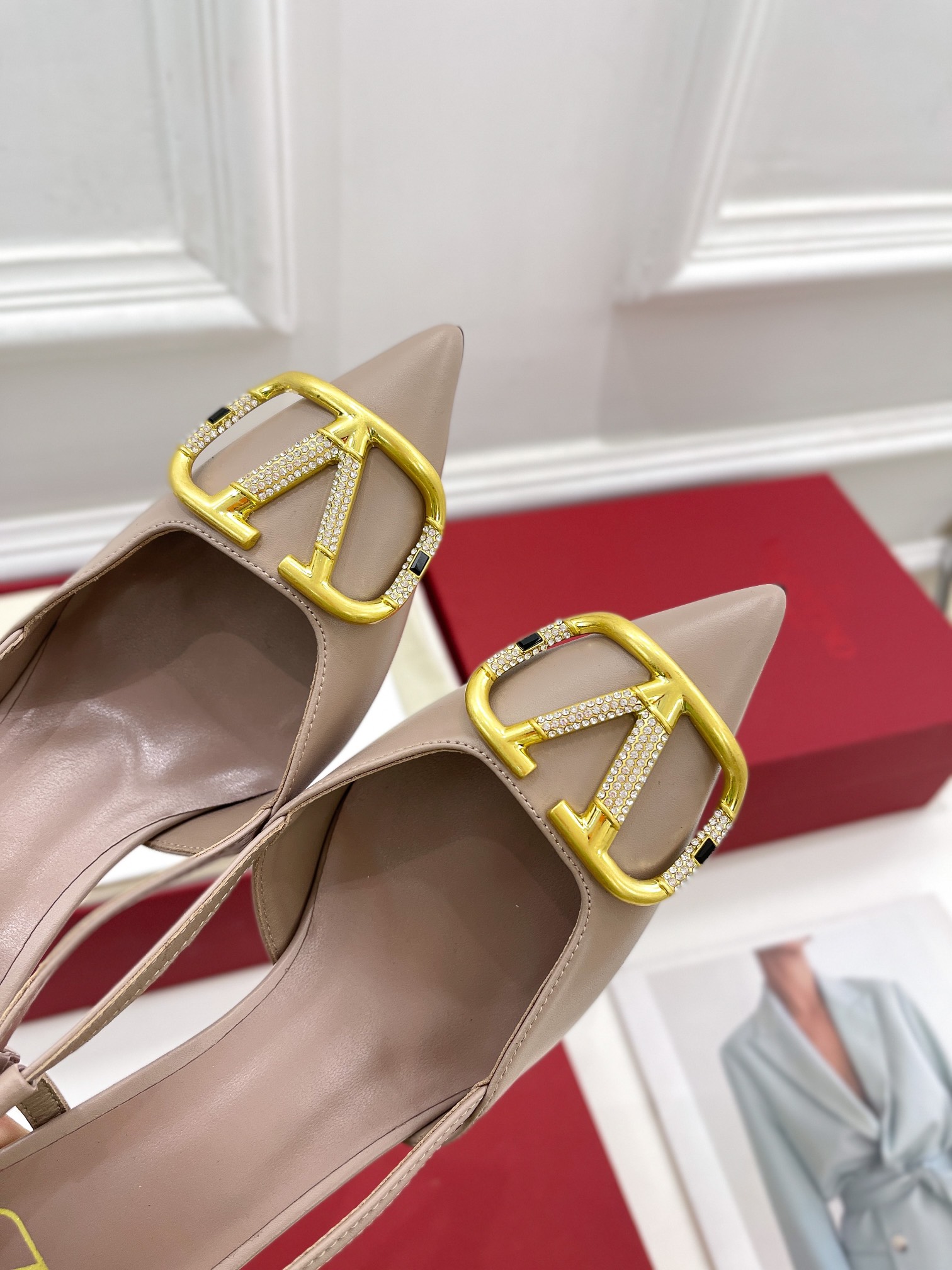 【Valentino】𝟐𝟎𝟐𝟏/𝐒𝐒 𝐧𝐞𝐰 Valentino 2022 spring and summer new large V diamond buckle high heels on the new