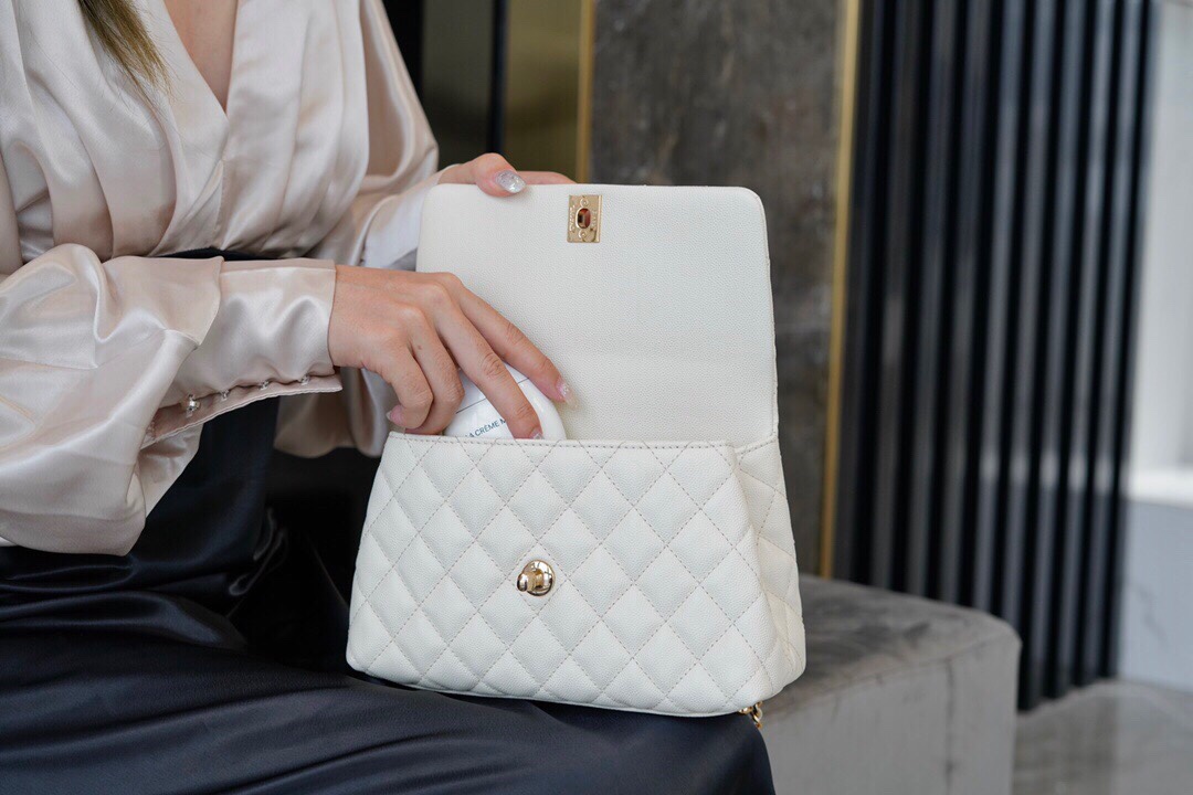 CHANEL 𝑪𝒐𝑪𝒐 𝒉𝒂𝒏𝒅𝒍𝒆 New Cowhide Handle Small White Light Gold🤍