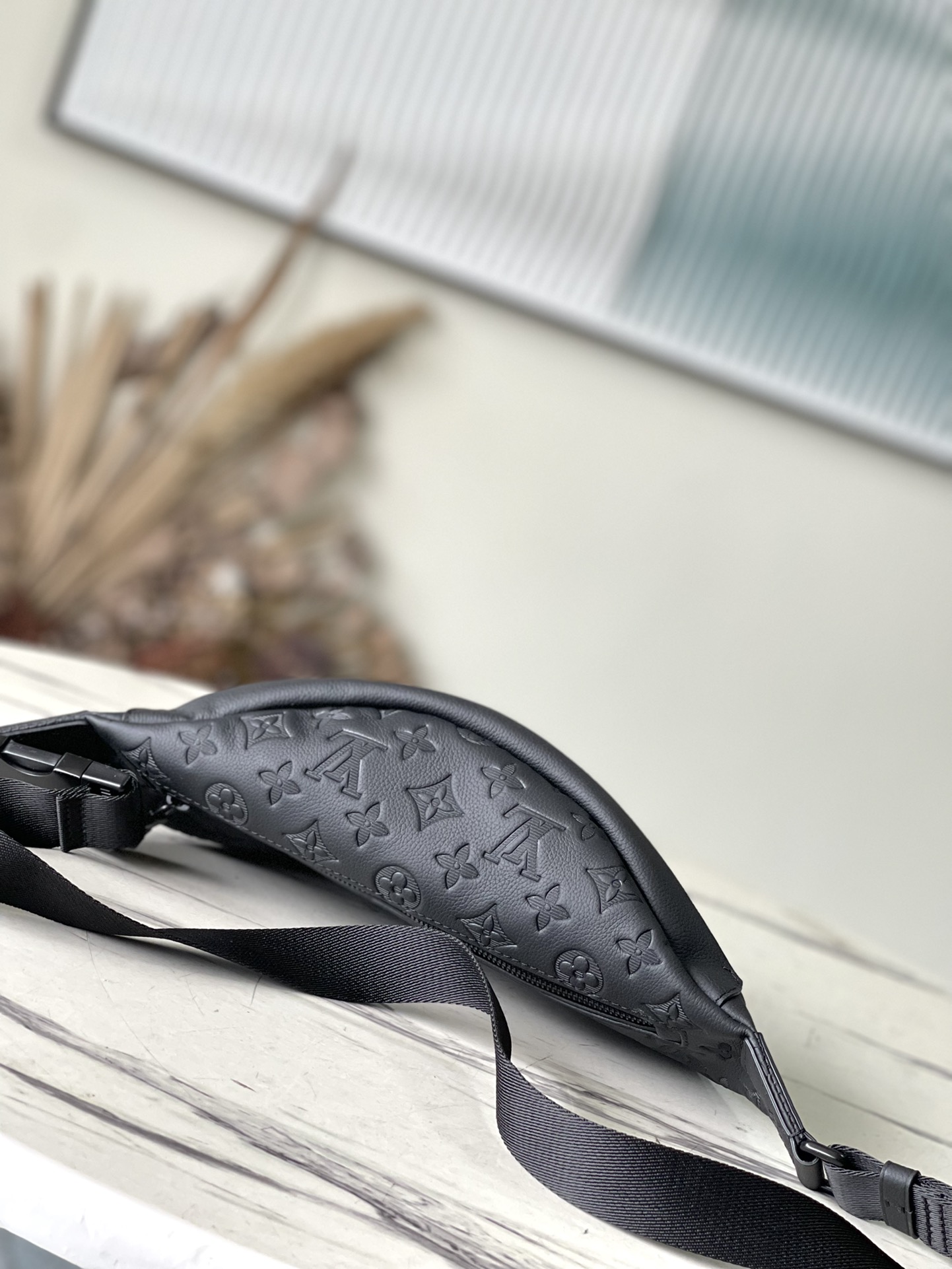 𝐋𝐎𝐔𝐈𝐒 𝐕𝐔𝐈𝐓𝐓𝐎𝐍  M46036 Discovery pocket