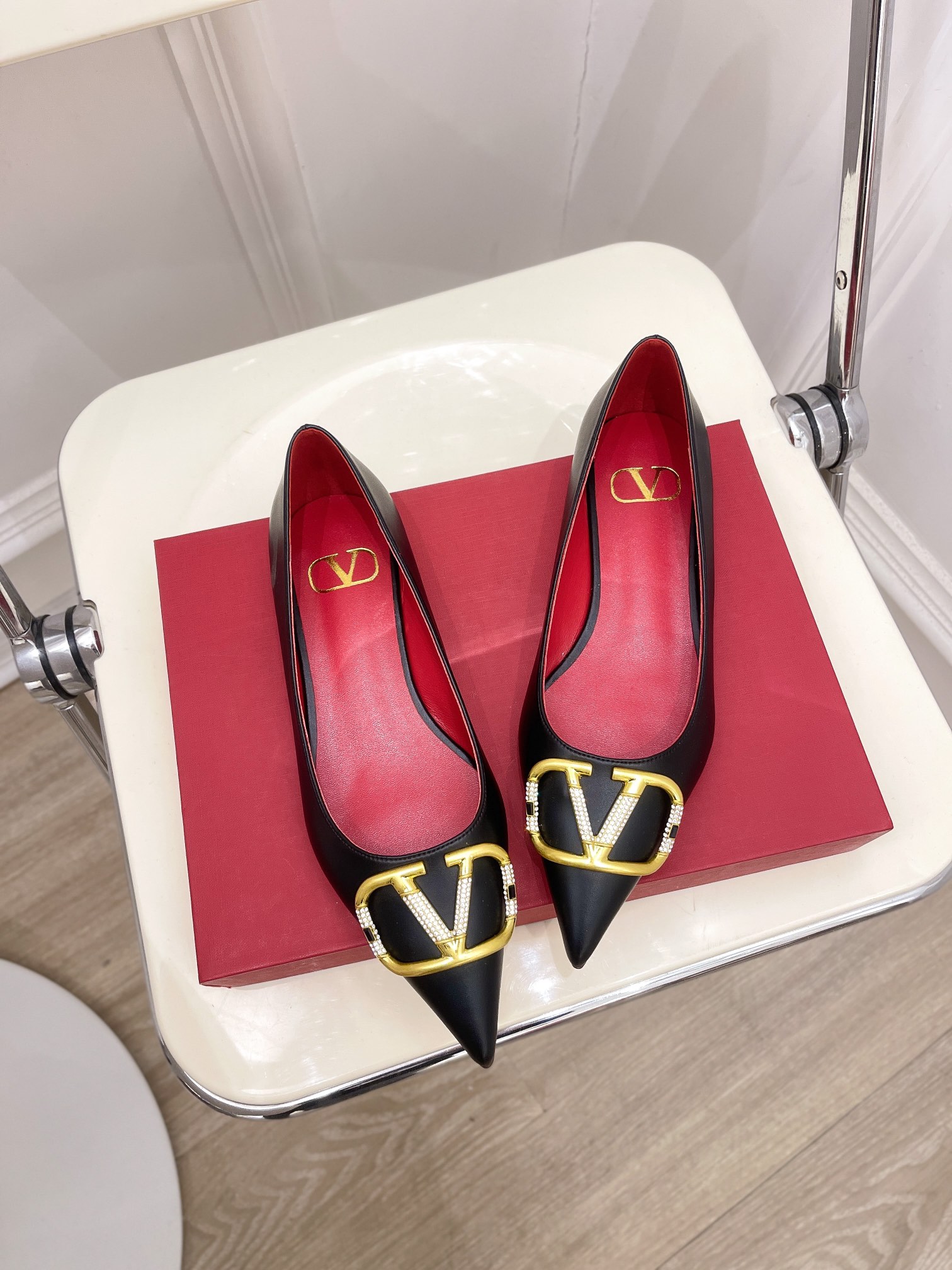 【Valentino】𝟐𝟎𝟐𝟏/𝐒𝐒 𝐧𝐞𝐰 Valentino 2022 spring and summer new large V diamond buckle high heels on the new