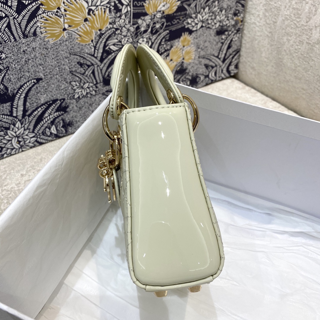 Dior Lady's new micro patent leather collection