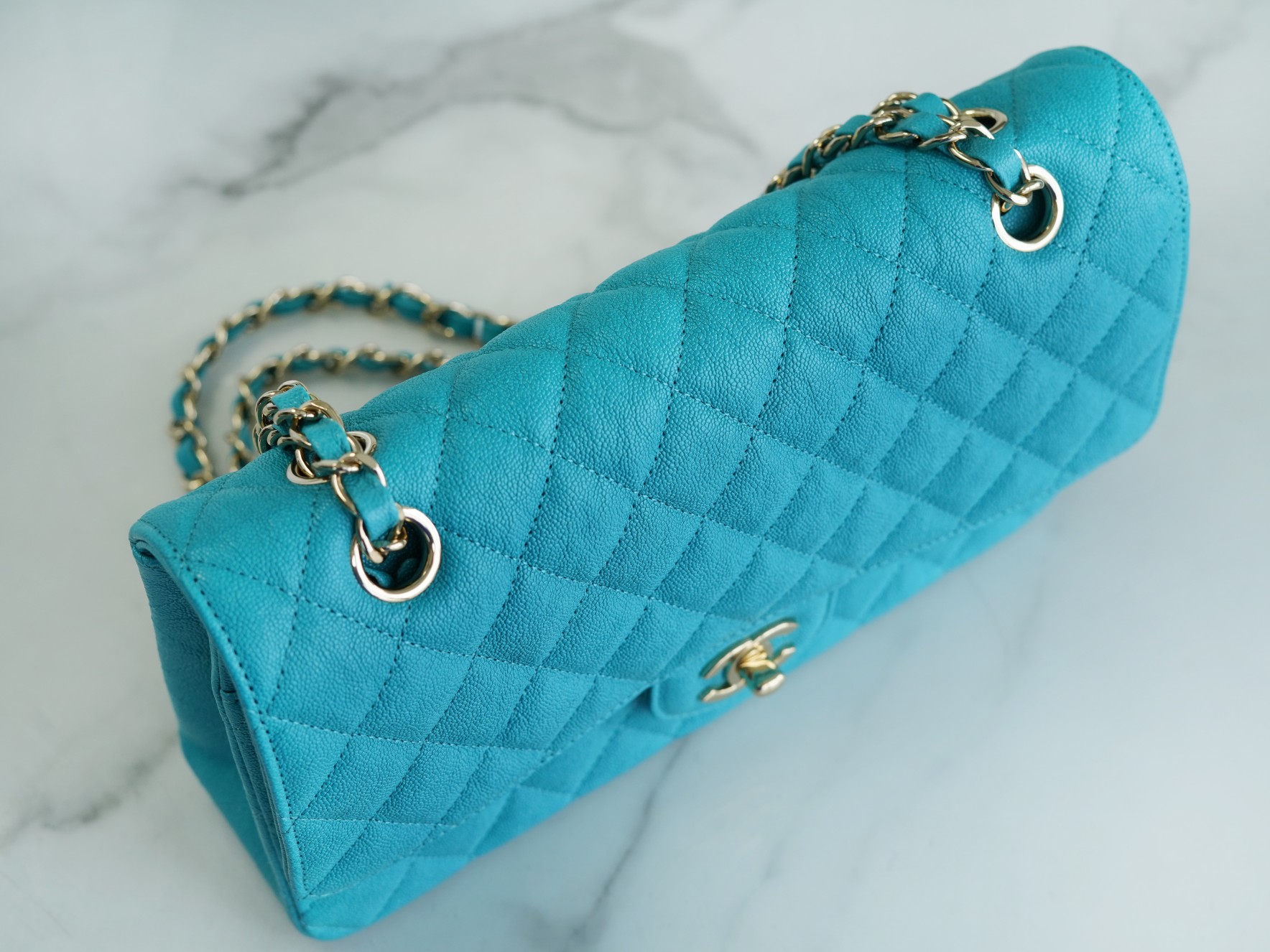 𝐂𝐇𝐀𝐍𝐄𝐋 Classic Flap washed cowhide is made from the most delicate newborn calves Washed fetal cow Medium Peacock Blue