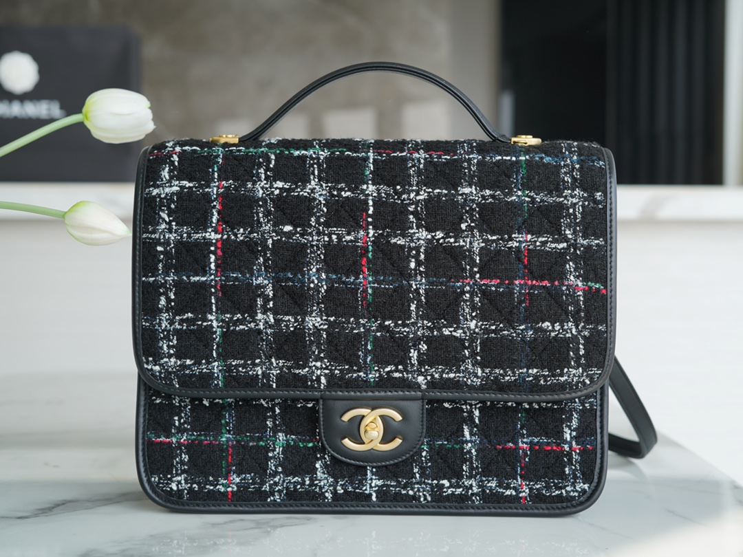 𝗖𝗛𝗔𝗡𝗘𝗟✦ Woven in tweed 𝟮𝟮k Premium Handmade Workshop Black Tweed Shoulder Bag 🖤🤍