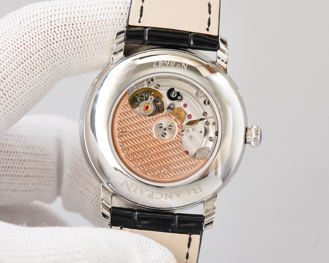 Blancpain - This functional watch comes from the classic Blancpain collection