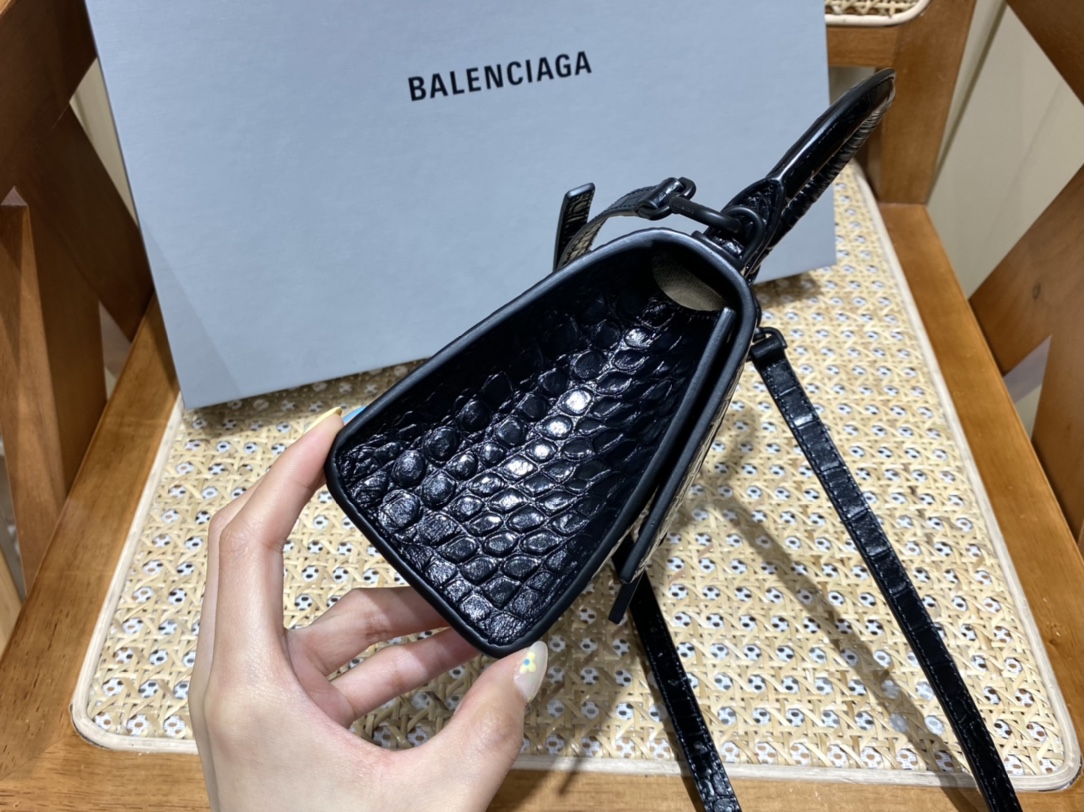 BALENCIAGA 𝐇𝐨𝐮𝐫𝐠𝐥𝐚𝐬𝐬 𝐗𝐒 crocodile-textured cowhide