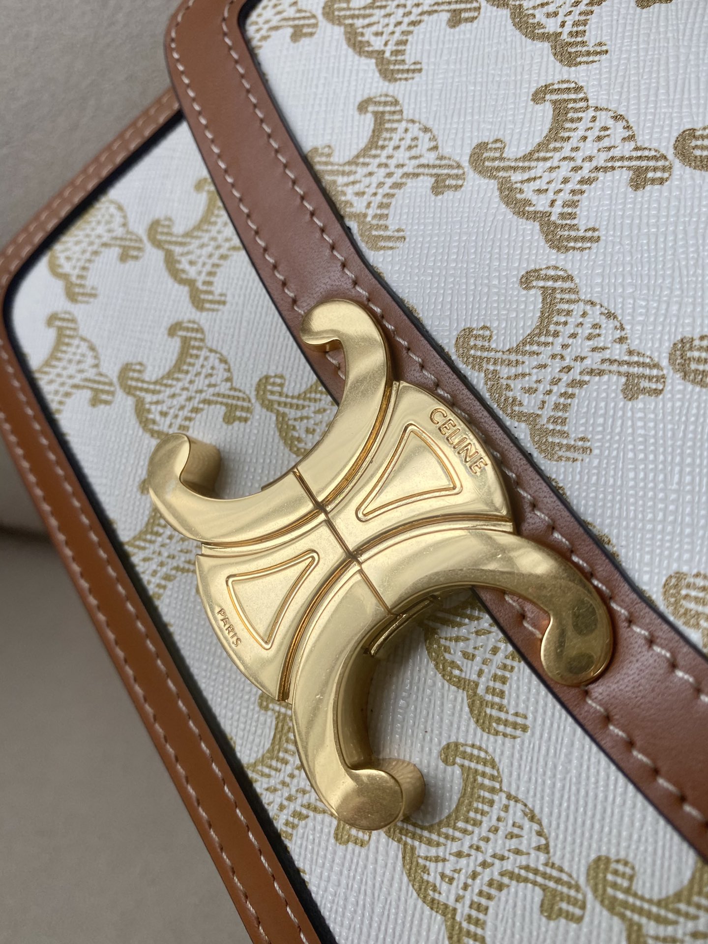 𝐂𝐞𝐥𝐢𝐧𝐞 Triomphe teen 18.5cm