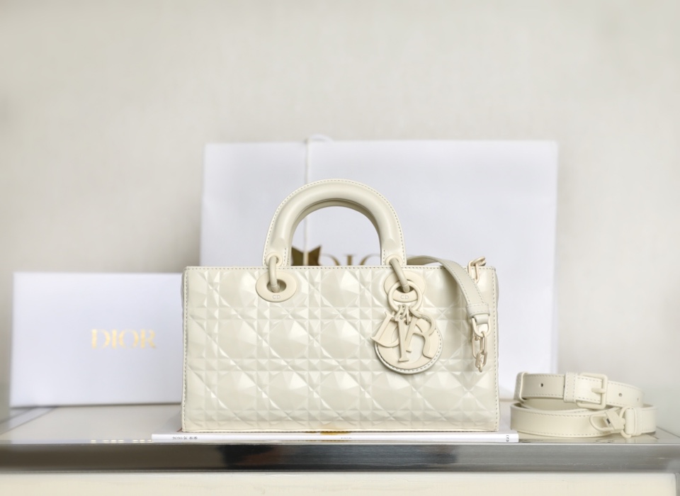 Dior Lady D-Joy is a classic style of the Goliath Bible