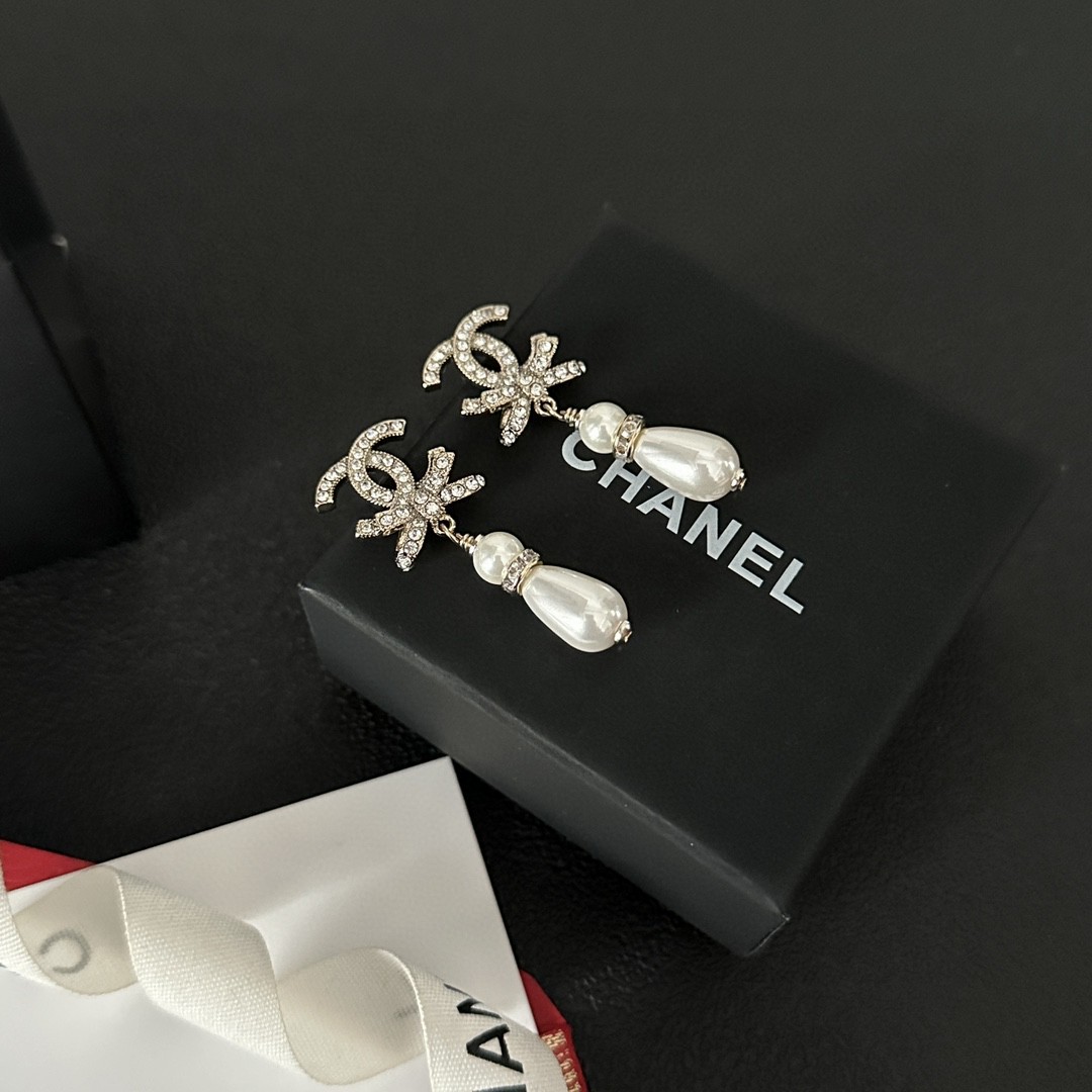 CHANEL🇫🇷Xiaoxiang middle-aged double C earrings