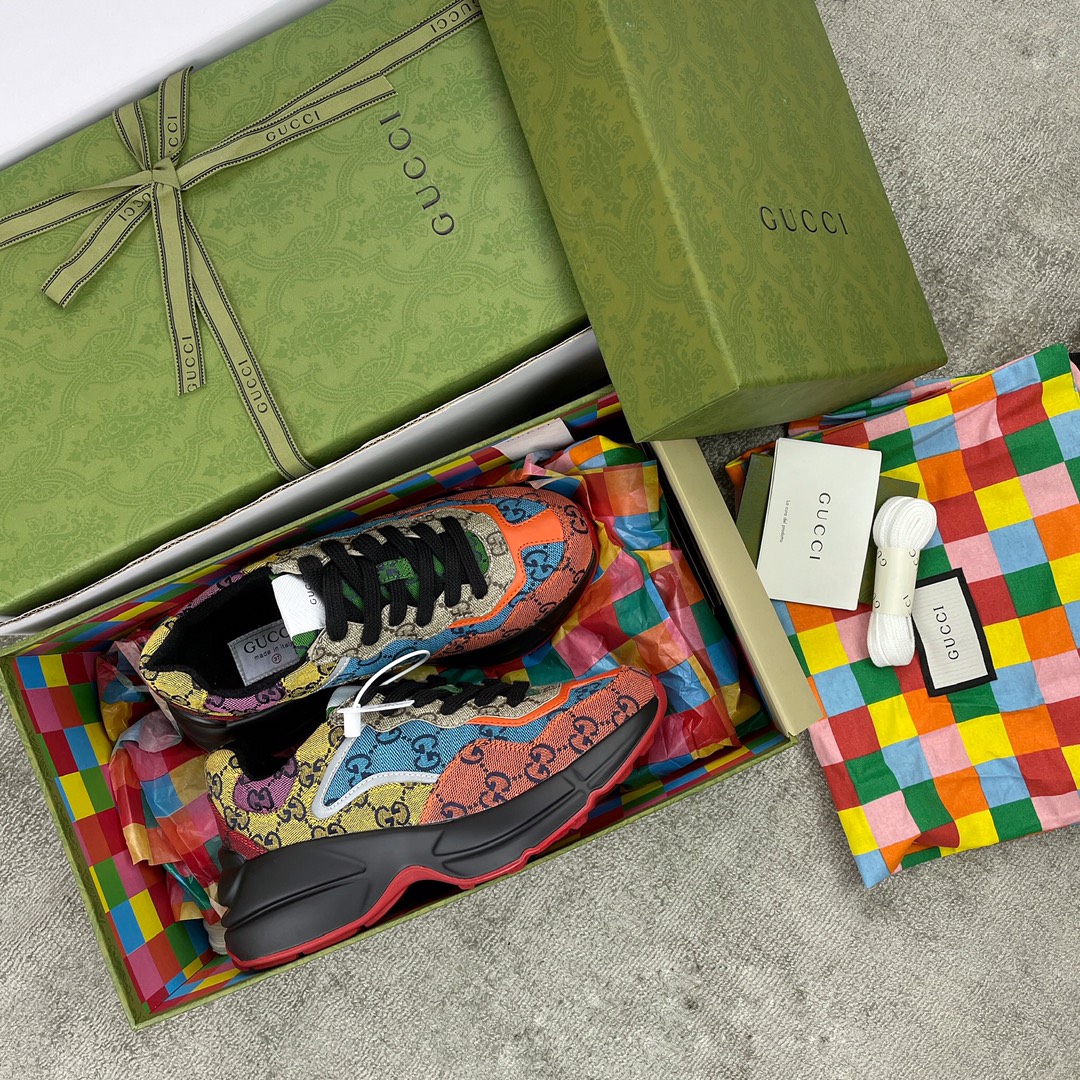 Gucci Pops This collection has a lot of flora and fauna elements Original material