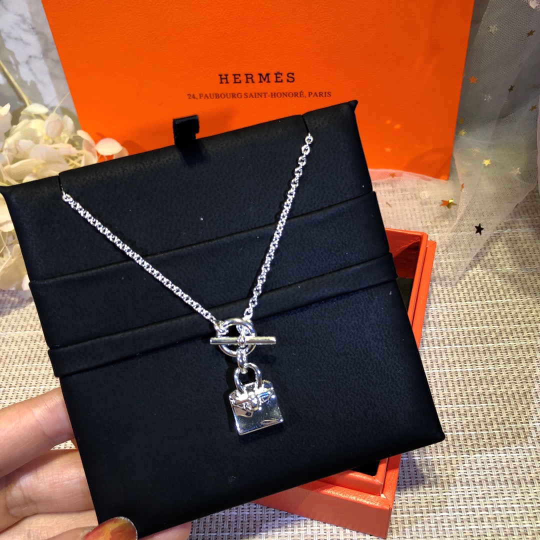 Hermes necklace