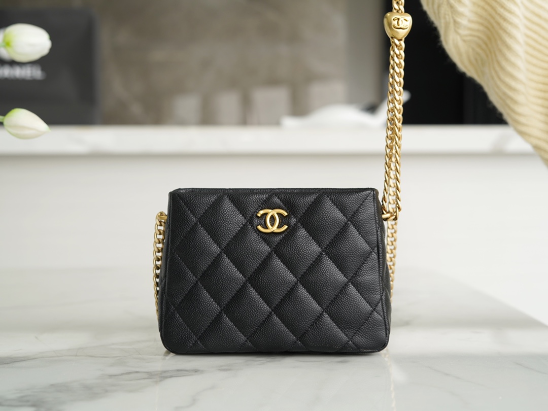 𝗖𝗛𝗔𝗡𝗘𝗟✦ 23P Spring Summer New Love adjustable buckle HoBo bag