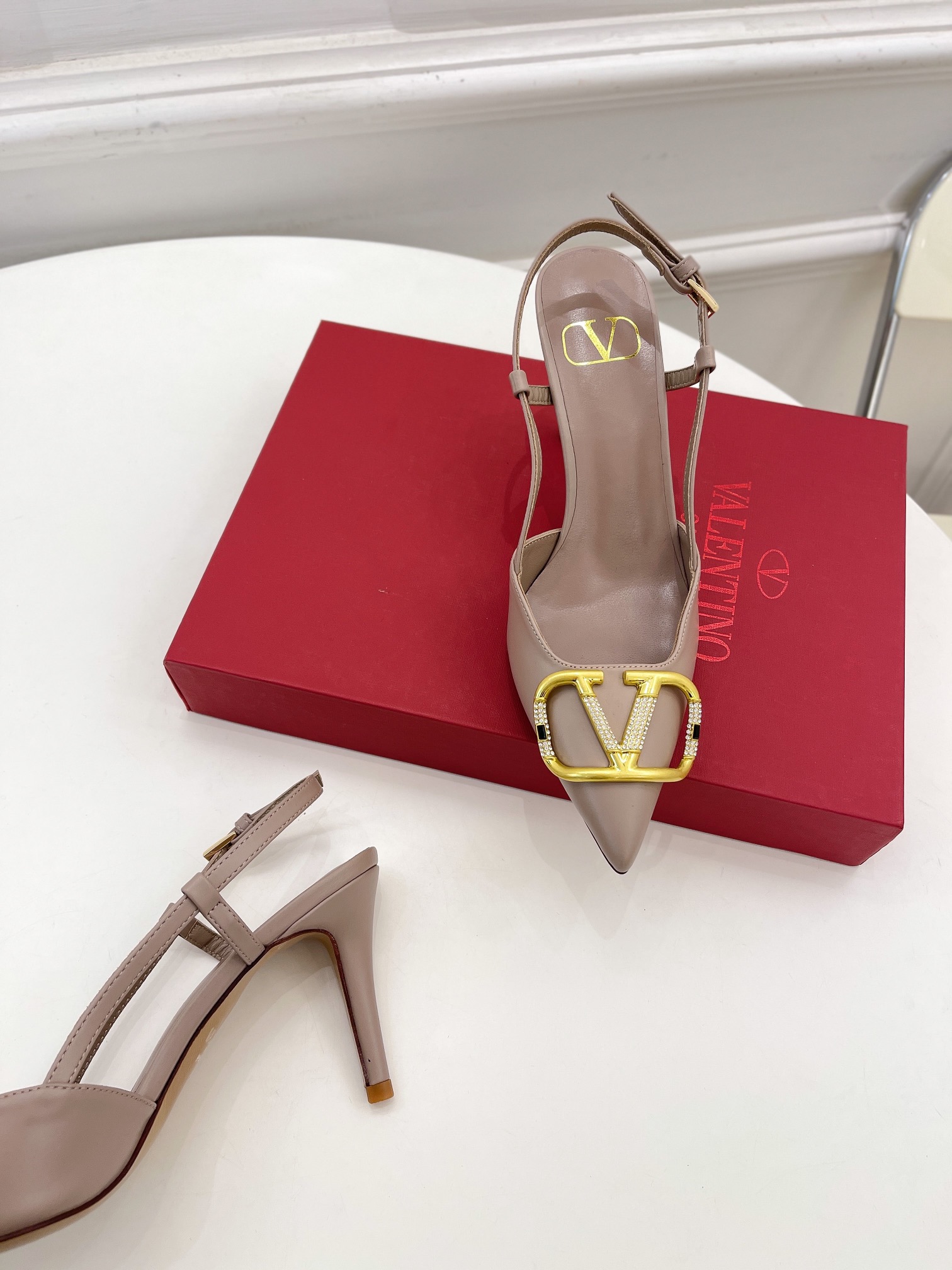 【Valentino】𝟐𝟎𝟐𝟏/𝐒𝐒 𝐧𝐞𝐰 Valentino 2022 spring and summer new large V diamond buckle high heels on the new