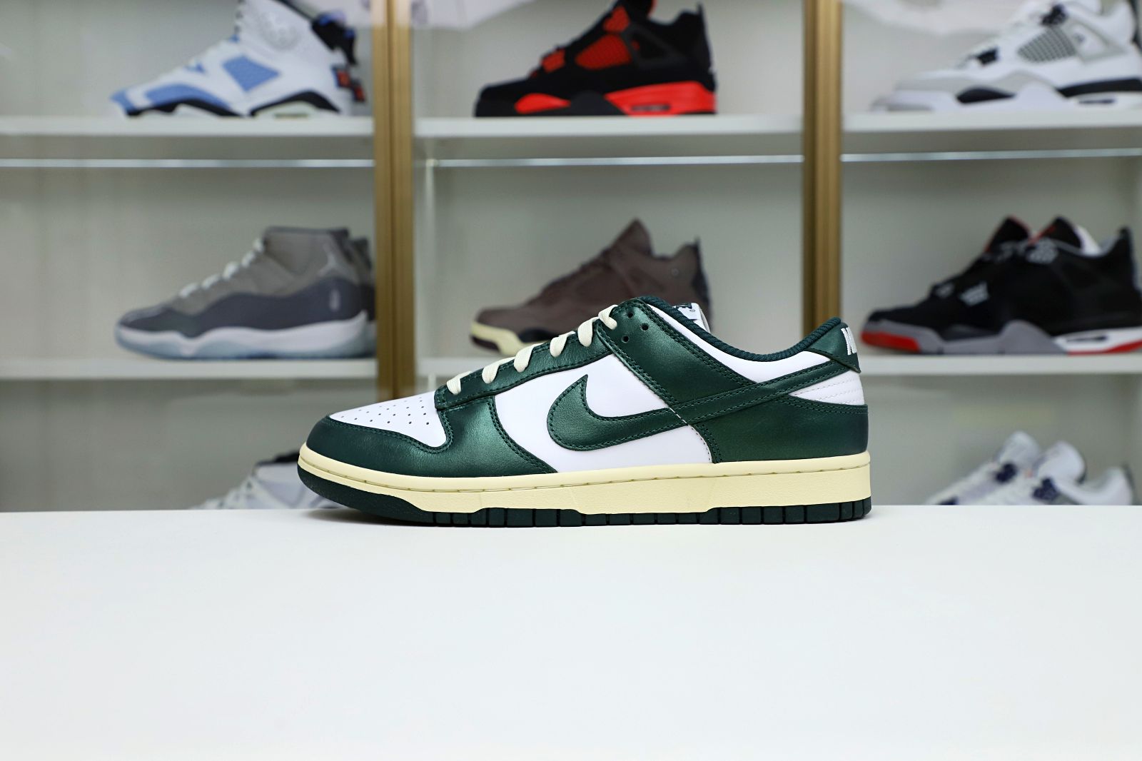 NIKE WMNS DUNK LOW VINTAGE GREEN