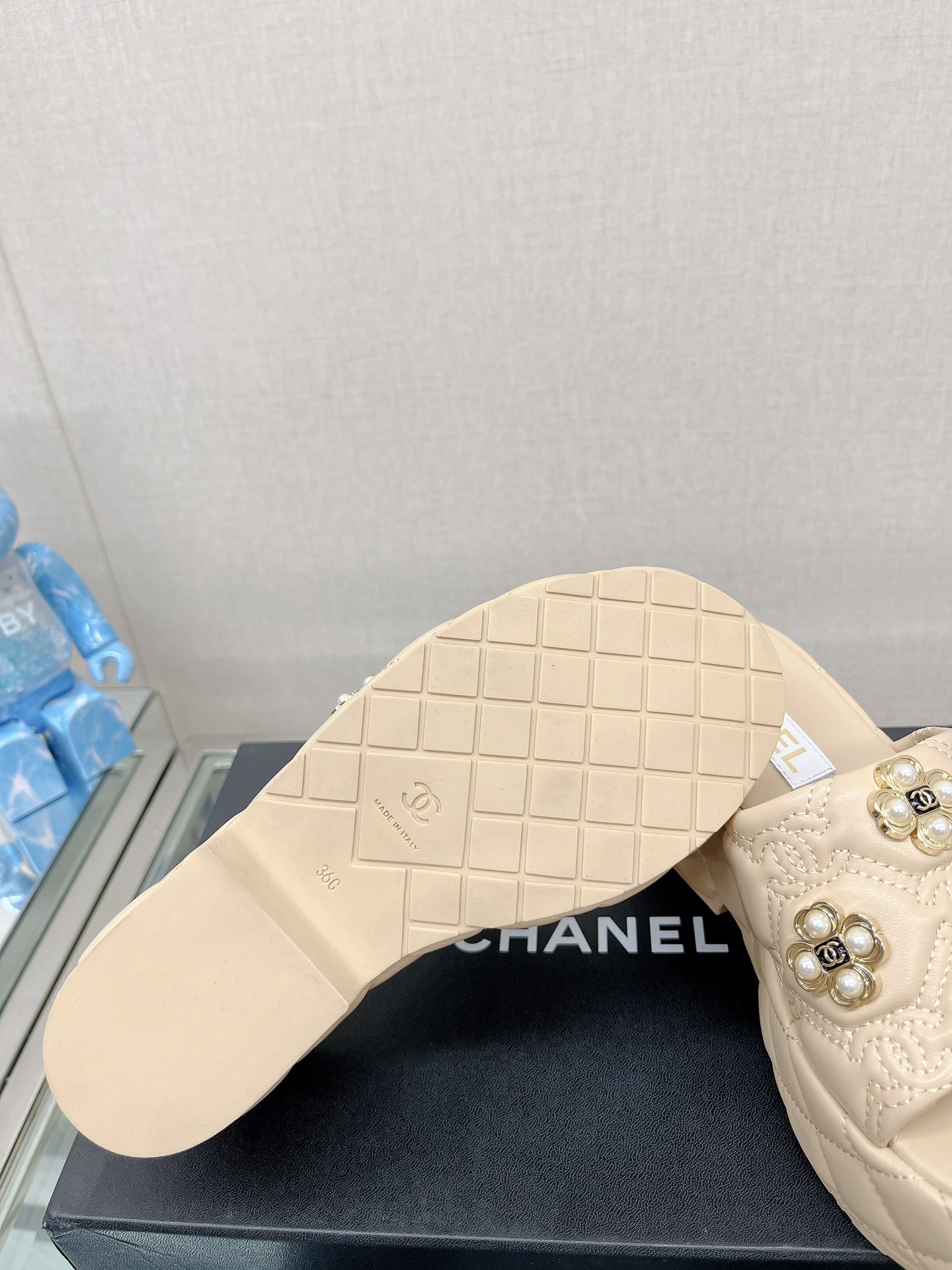 CHANEL water table thick bottom pearl flower slippers original rubber sole