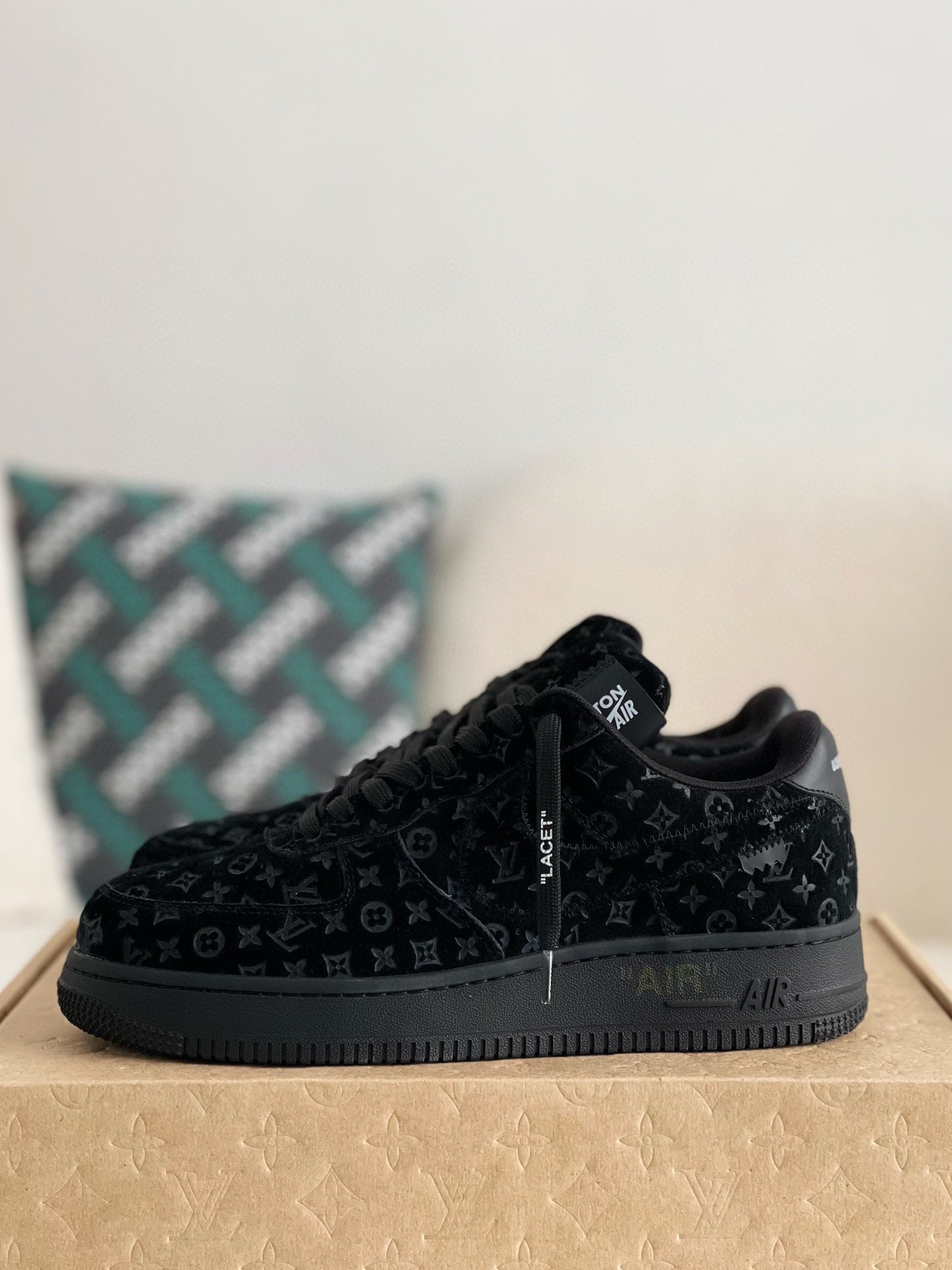 LOUIS VUITTON × NIKE AIR FORCE 1 Sneaker