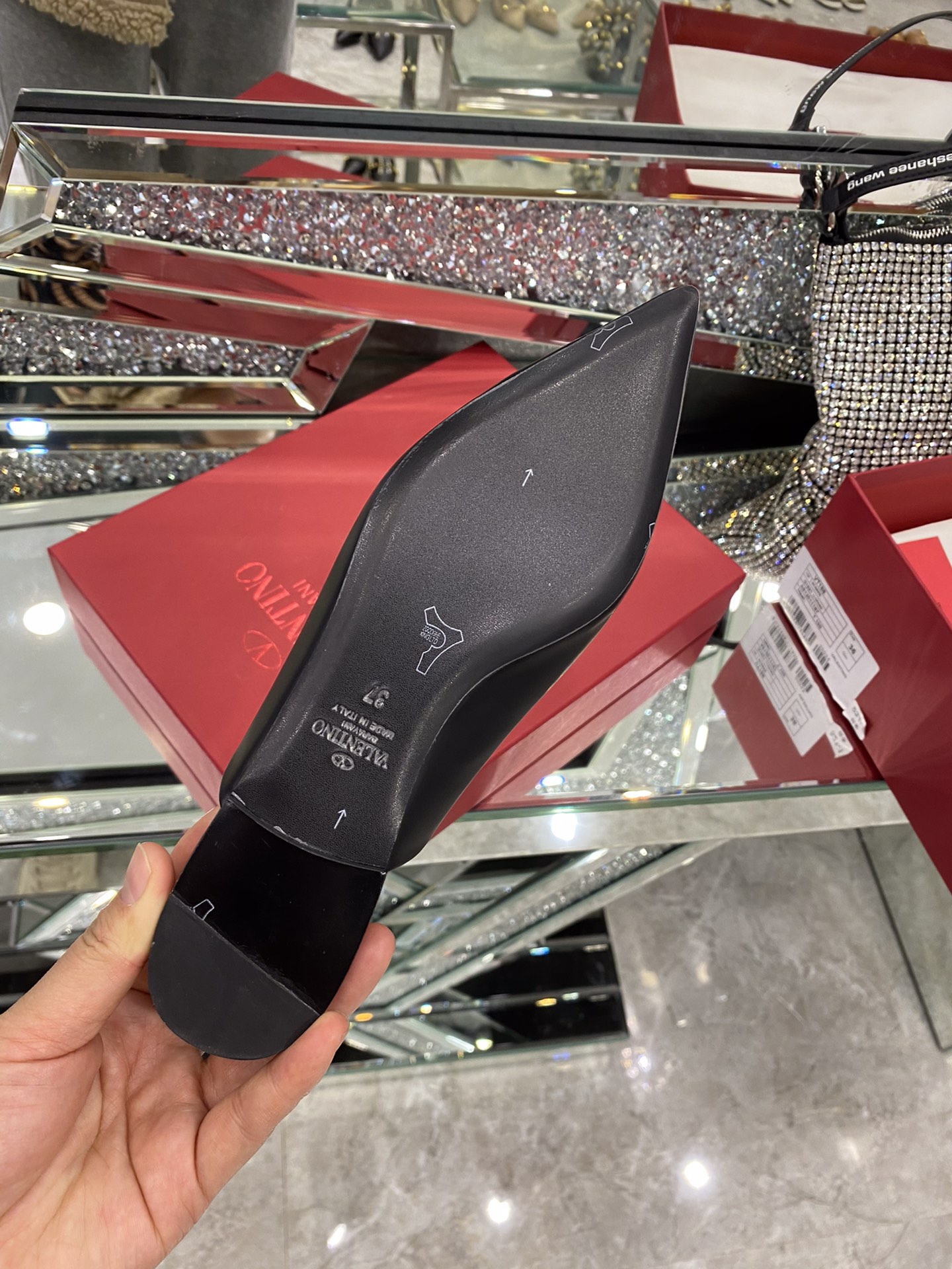 【Valentino】𝟐𝟎𝟐𝟏/𝐒𝐒 𝐧𝐞𝐰 The latest series of counter perfect details original matte open edge bead leather